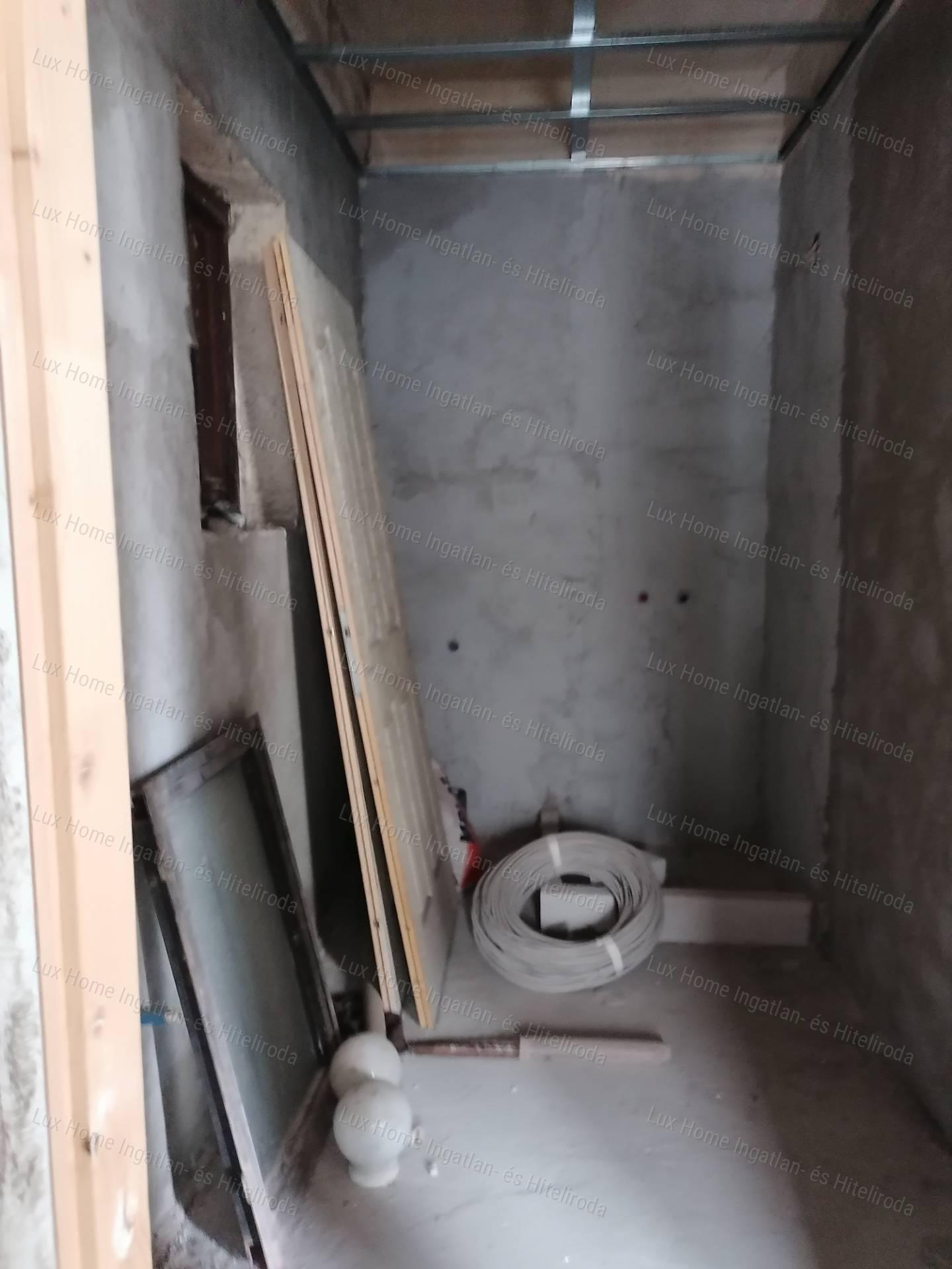 Oroszlány belterületén, hatalmas lehetőségekkel rendelkező ingatlan eladó!
