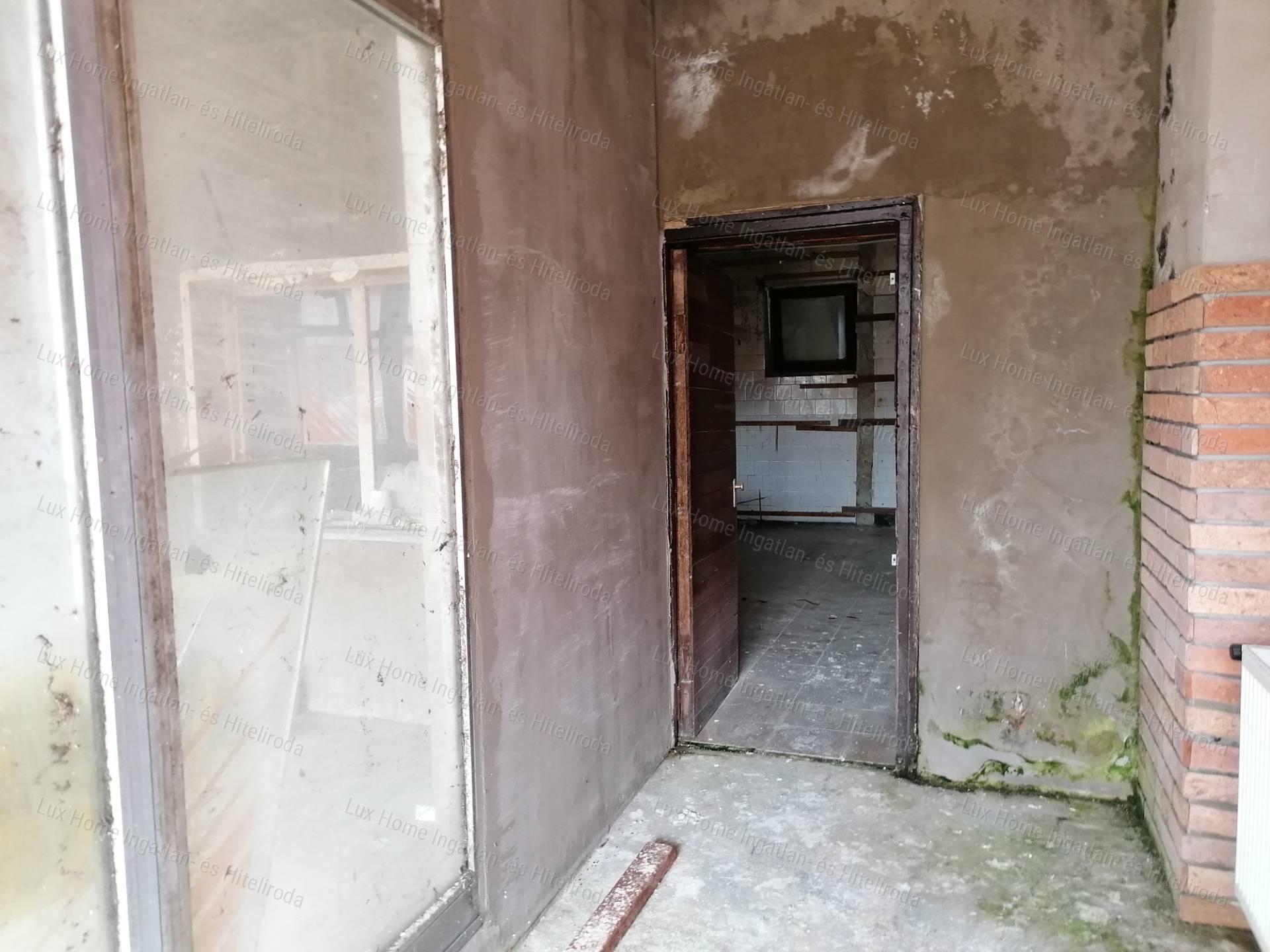 Oroszlány belterületén, hatalmas lehetőségekkel rendelkező ingatlan eladó!