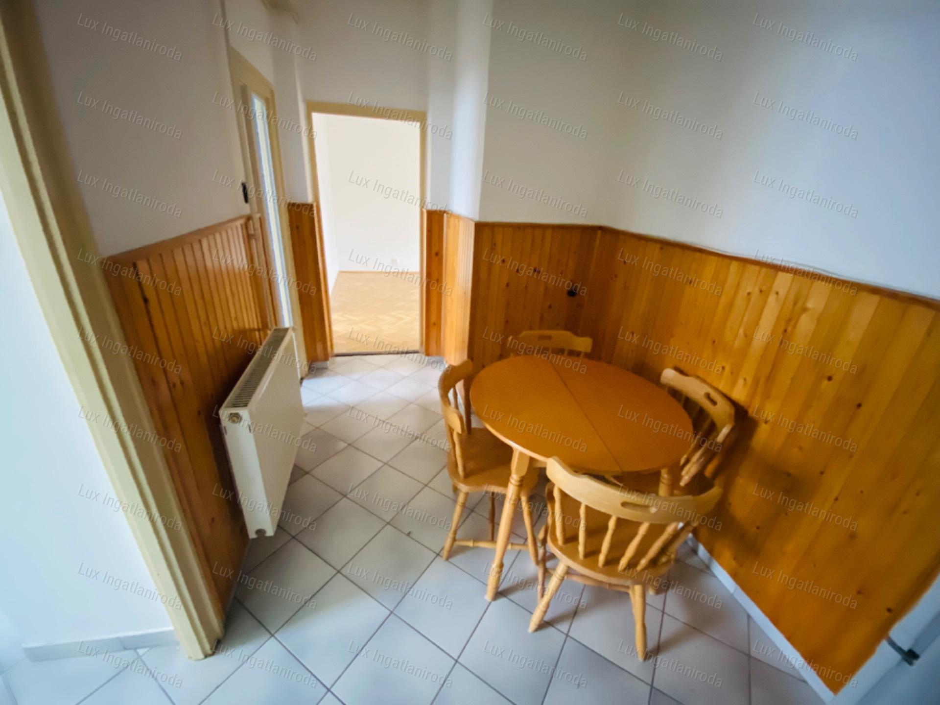 Komárom Szívében 2. emeleti, 54 m²-es, szigetelt tégla lakás eladó!