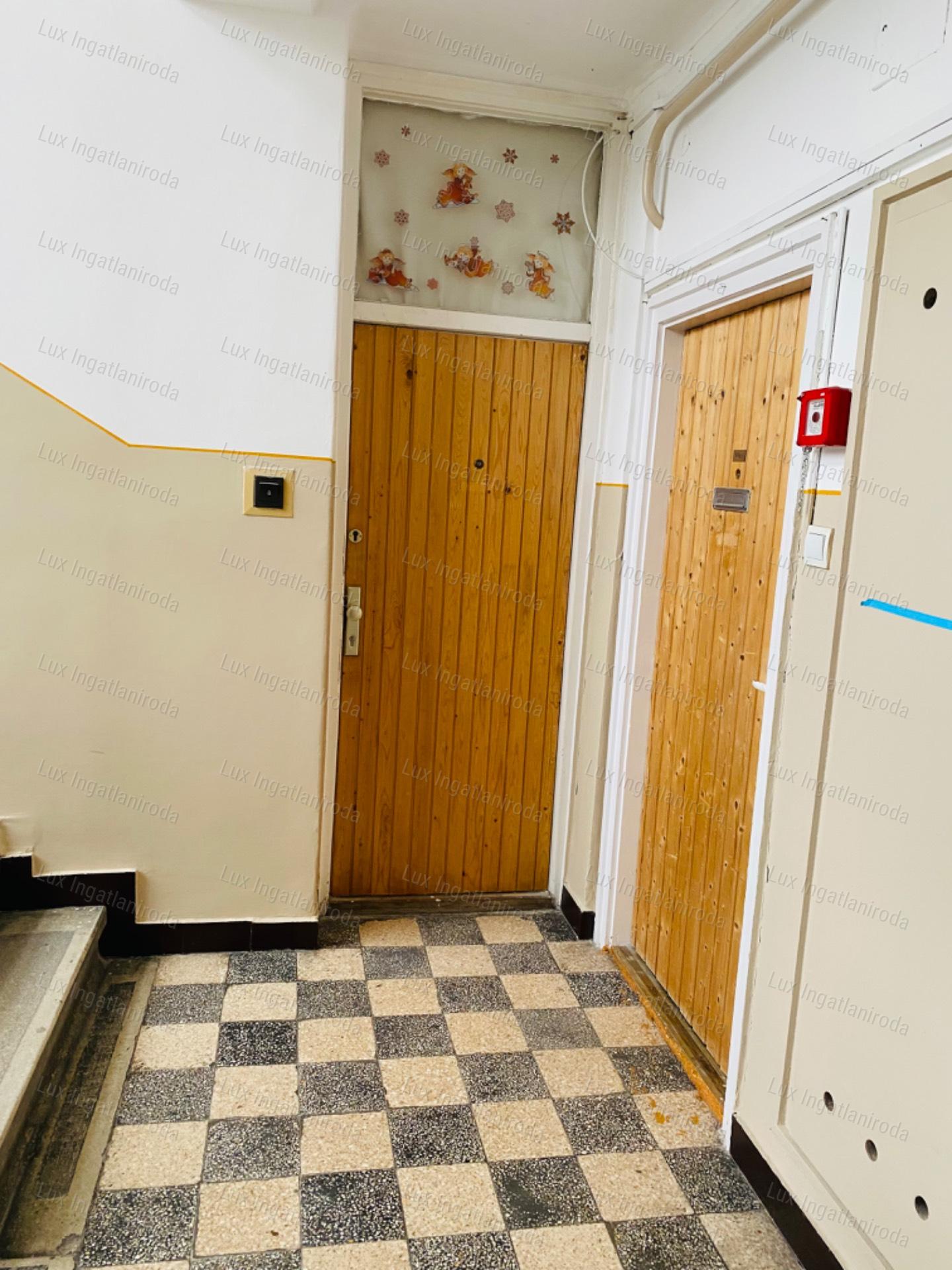Komárom Szívében 2. emeleti, 54 m²-es, szigetelt tégla lakás eladó!