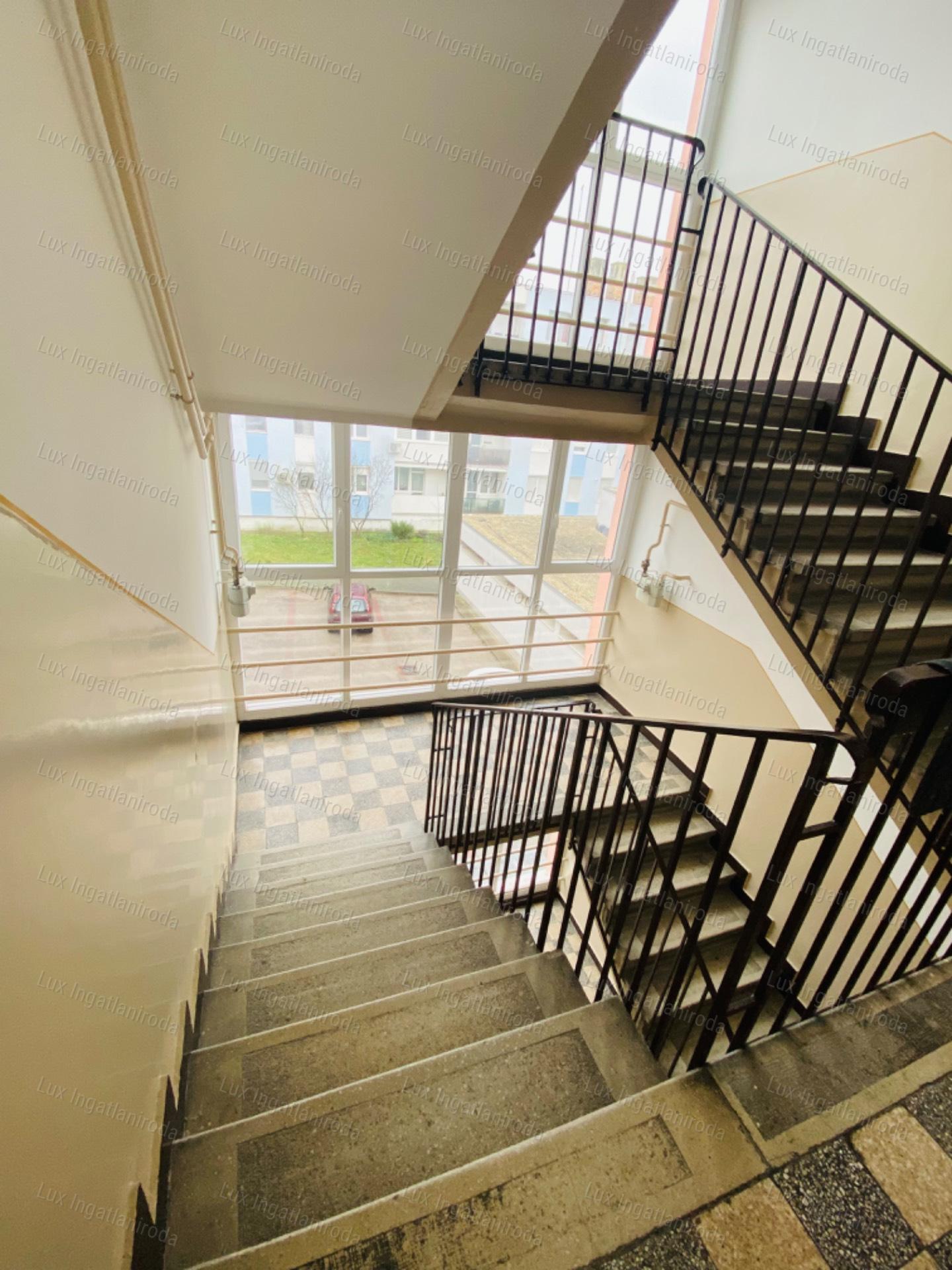 Komárom Szívében 2. emeleti, 54 m²-es, szigetelt tégla lakás eladó!