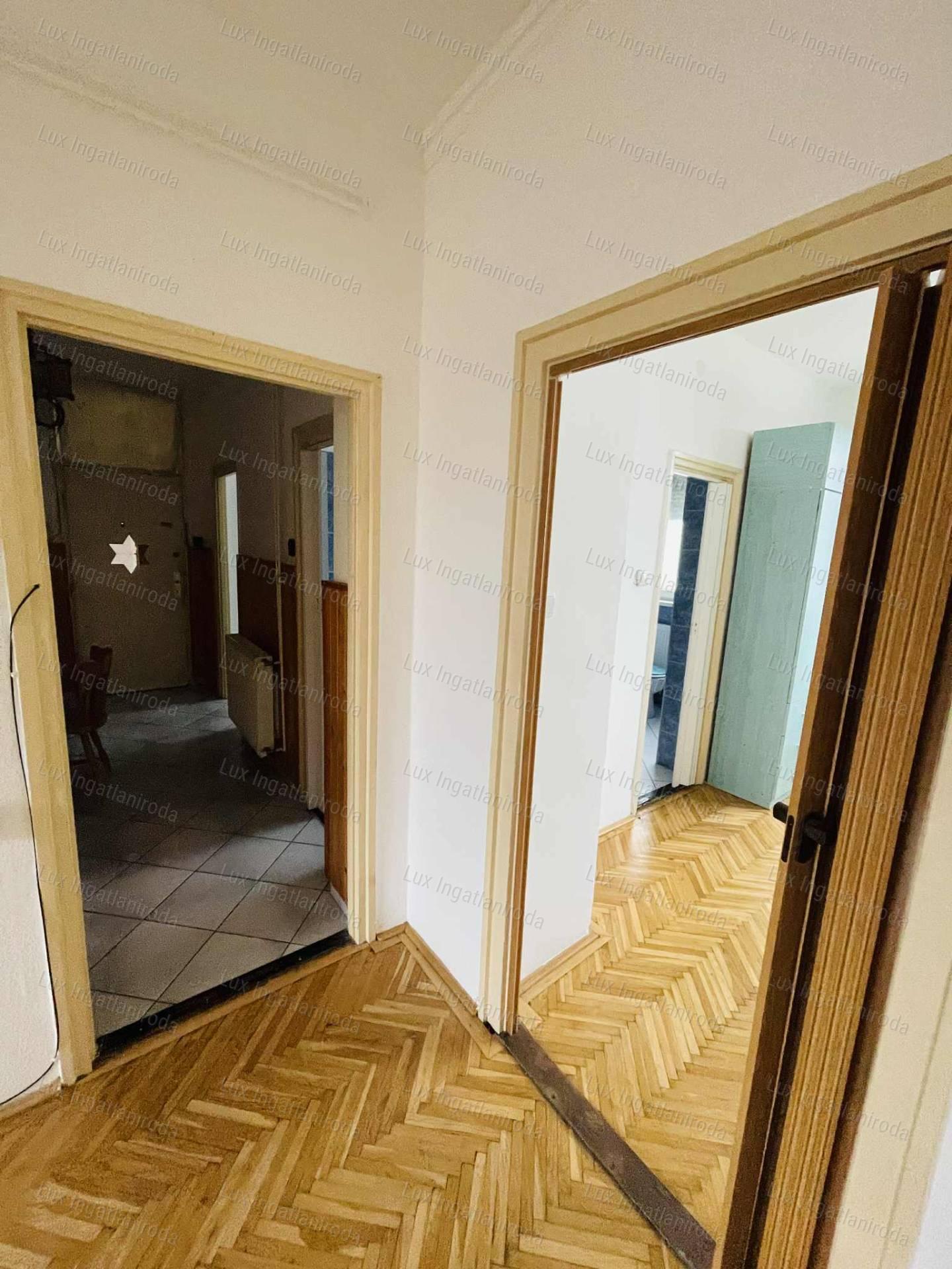 Komárom Szívében 2. emeleti, 54 m²-es, szigetelt tégla lakás eladó!