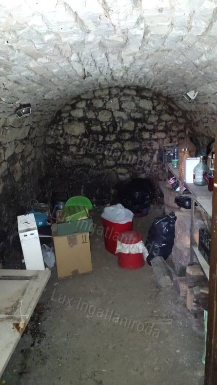 Ház Héregen, a Bikaréti dűlőben, szőlővel eladó