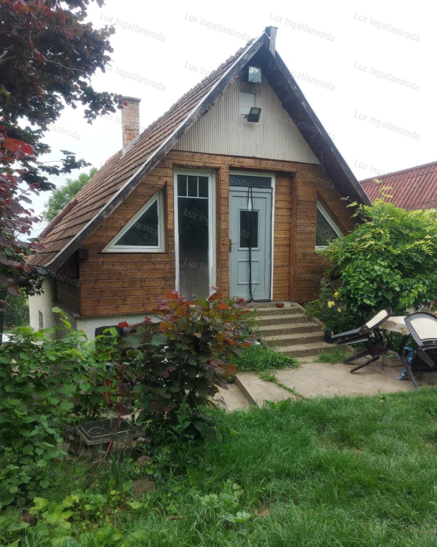 Ház Héregen, a Bikaréti dűlőben, szőlővel eladó