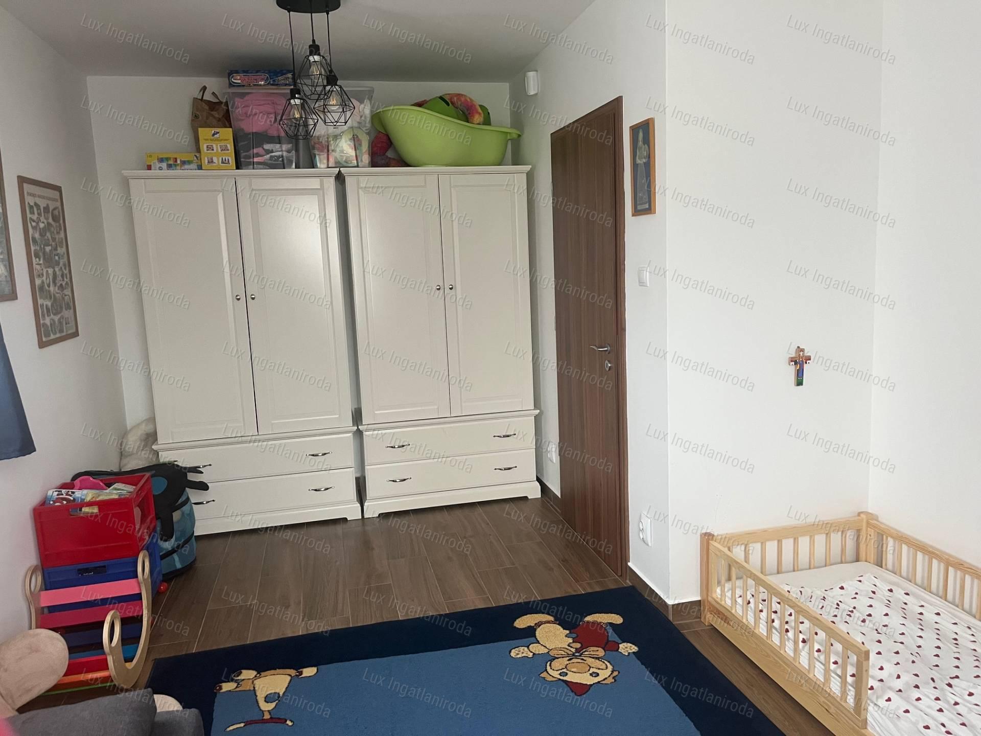 Vértessomlón eladó modern , újszerű családi ház - Kizárólag nálunk!