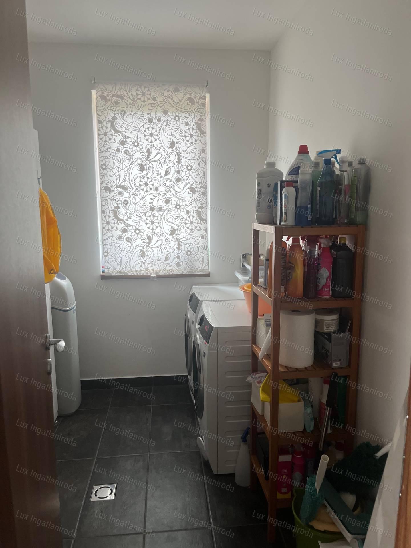 Vértessomlón eladó modern , újszerű családi ház - Kizárólag nálunk!