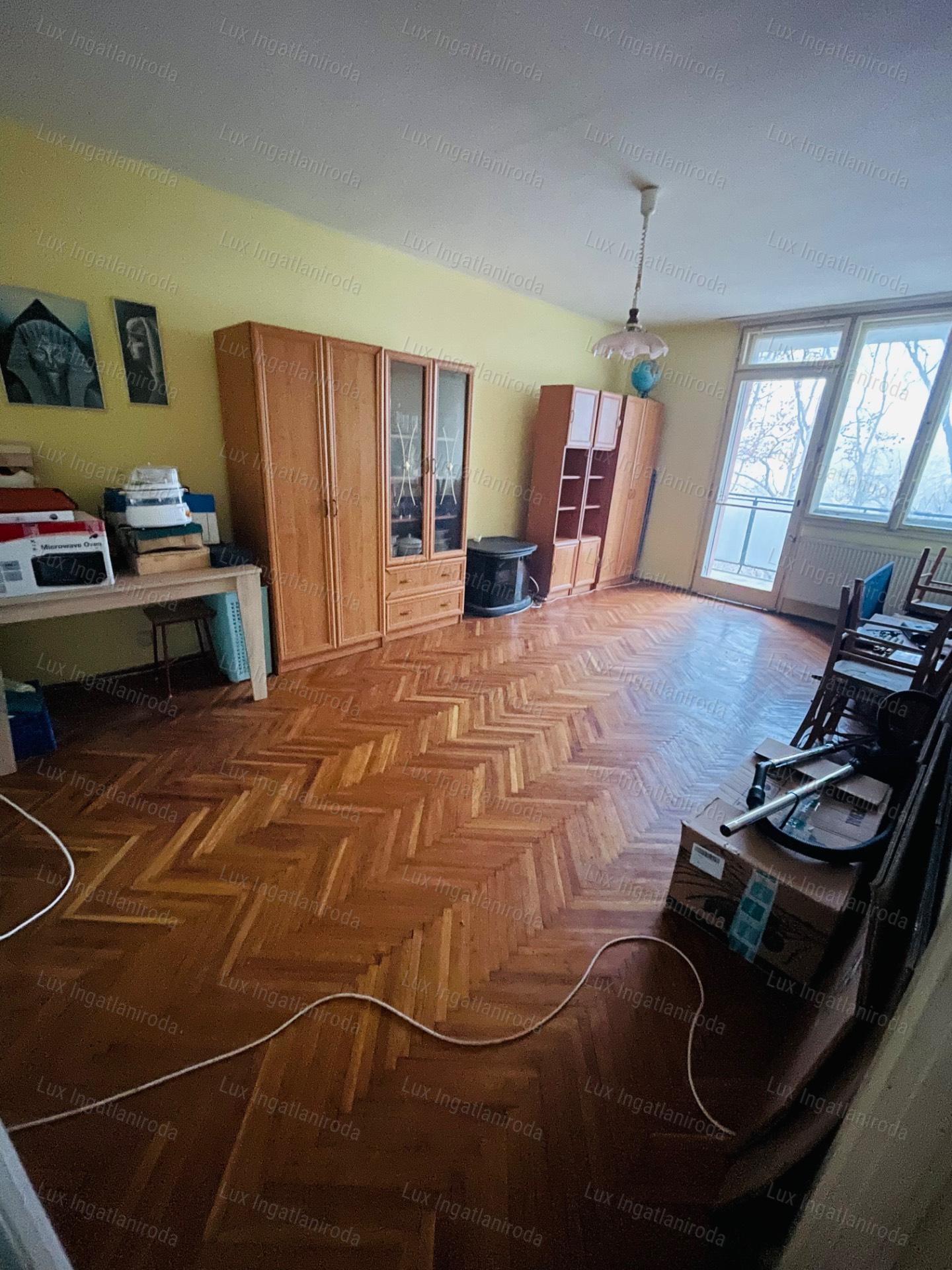 Komárom szívében 4. emeleti 55 m2-es lakást kínálok eladásra!
