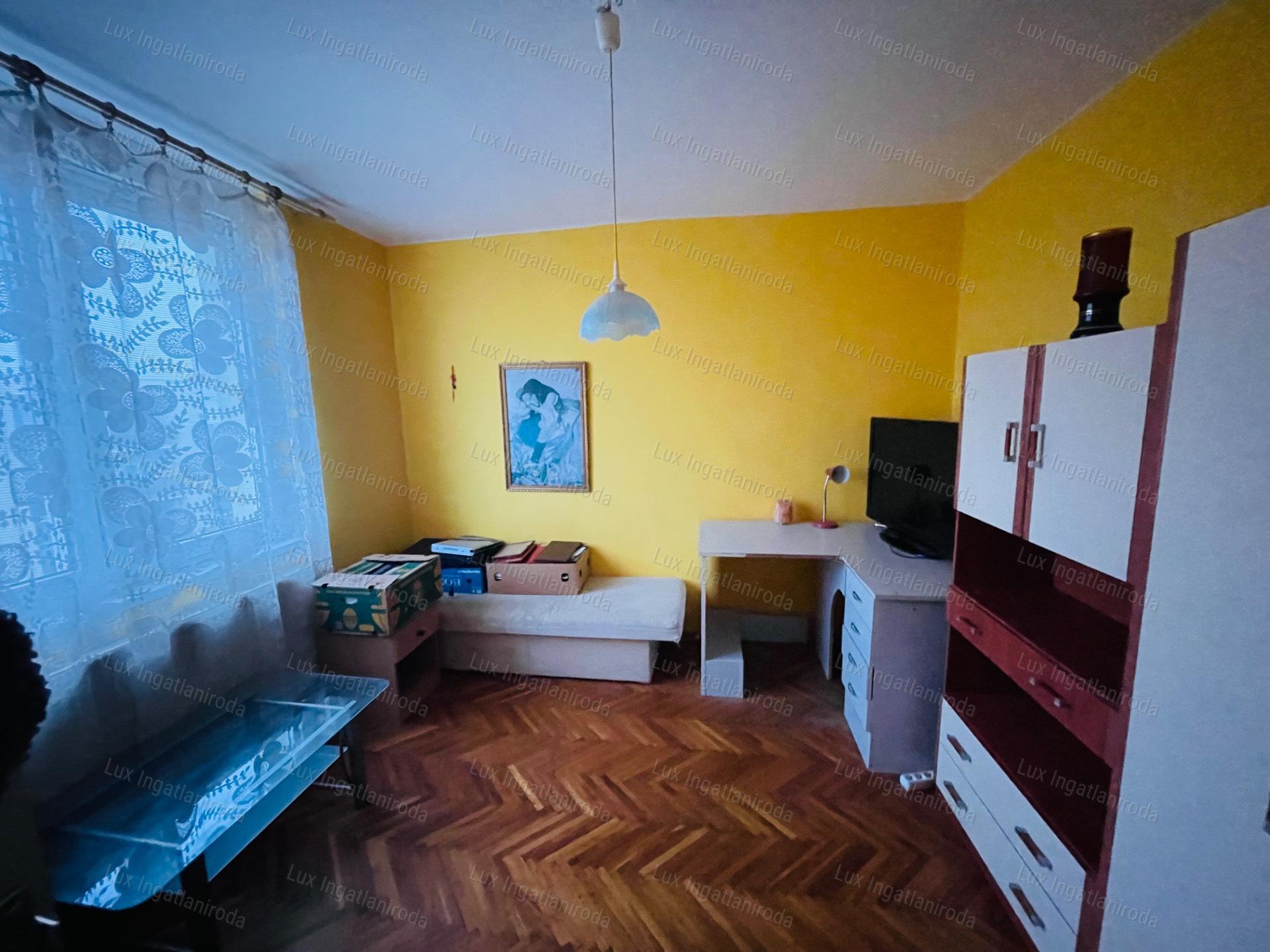 Komárom szívében 4. emeleti 55 m2-es lakást kínálok eladásra!