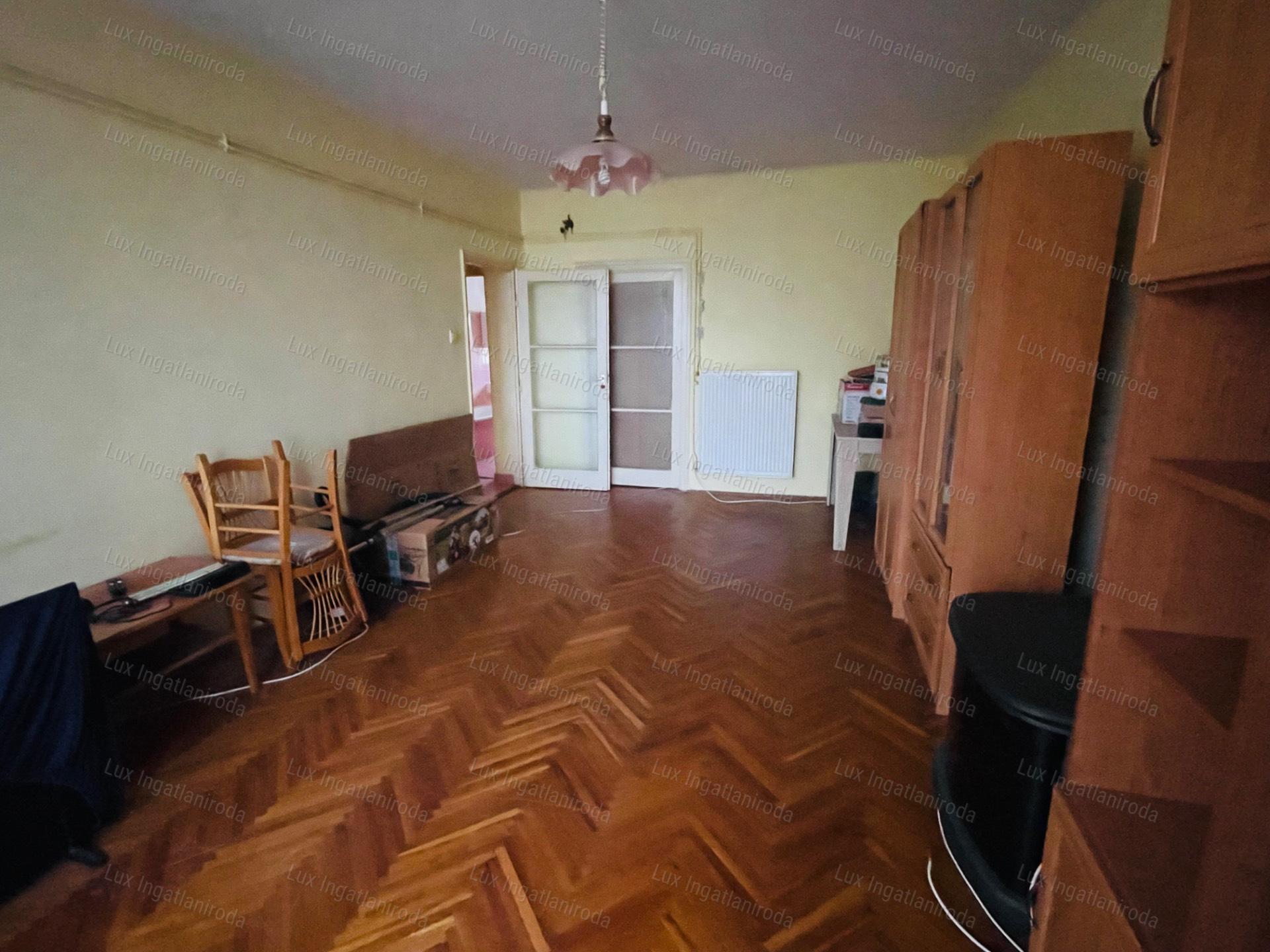Komárom szívében 4. emeleti 55 m2-es lakást kínálok eladásra!