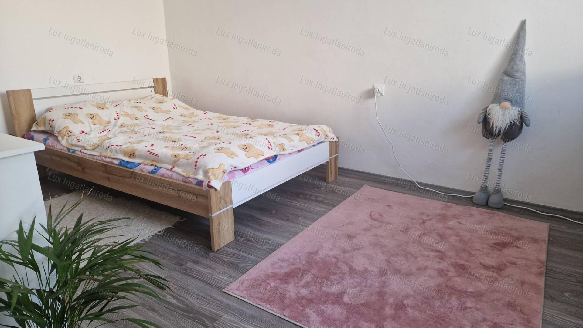 Felújított kétgenerációs ház Esztergom-Kertvárosban