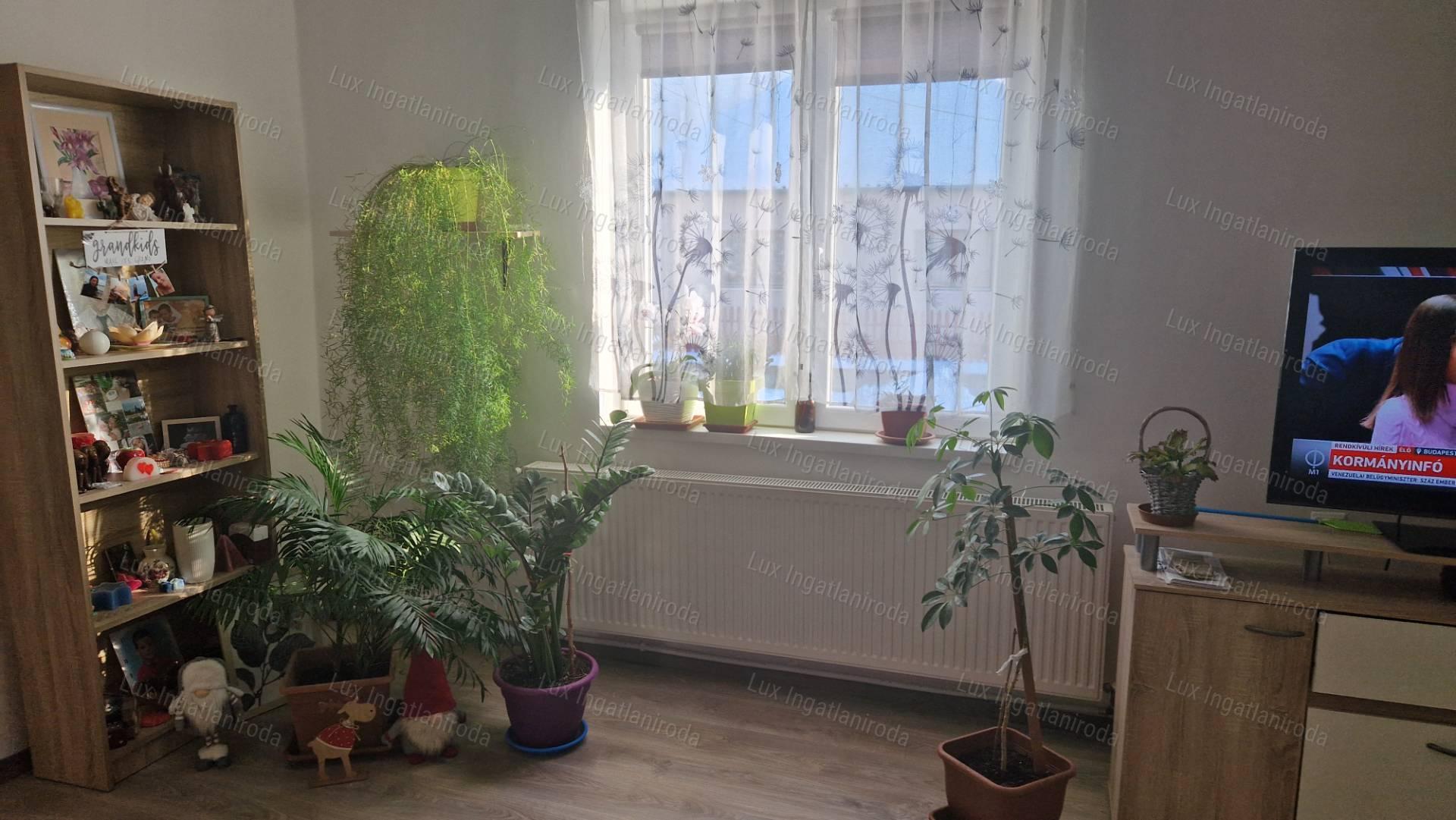 Felújított kétgenerációs ház Esztergom-Kertvárosban