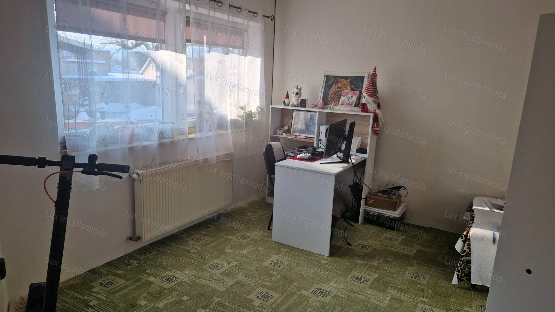 Felújított kétgenerációs ház Esztergom-Kertvárosban