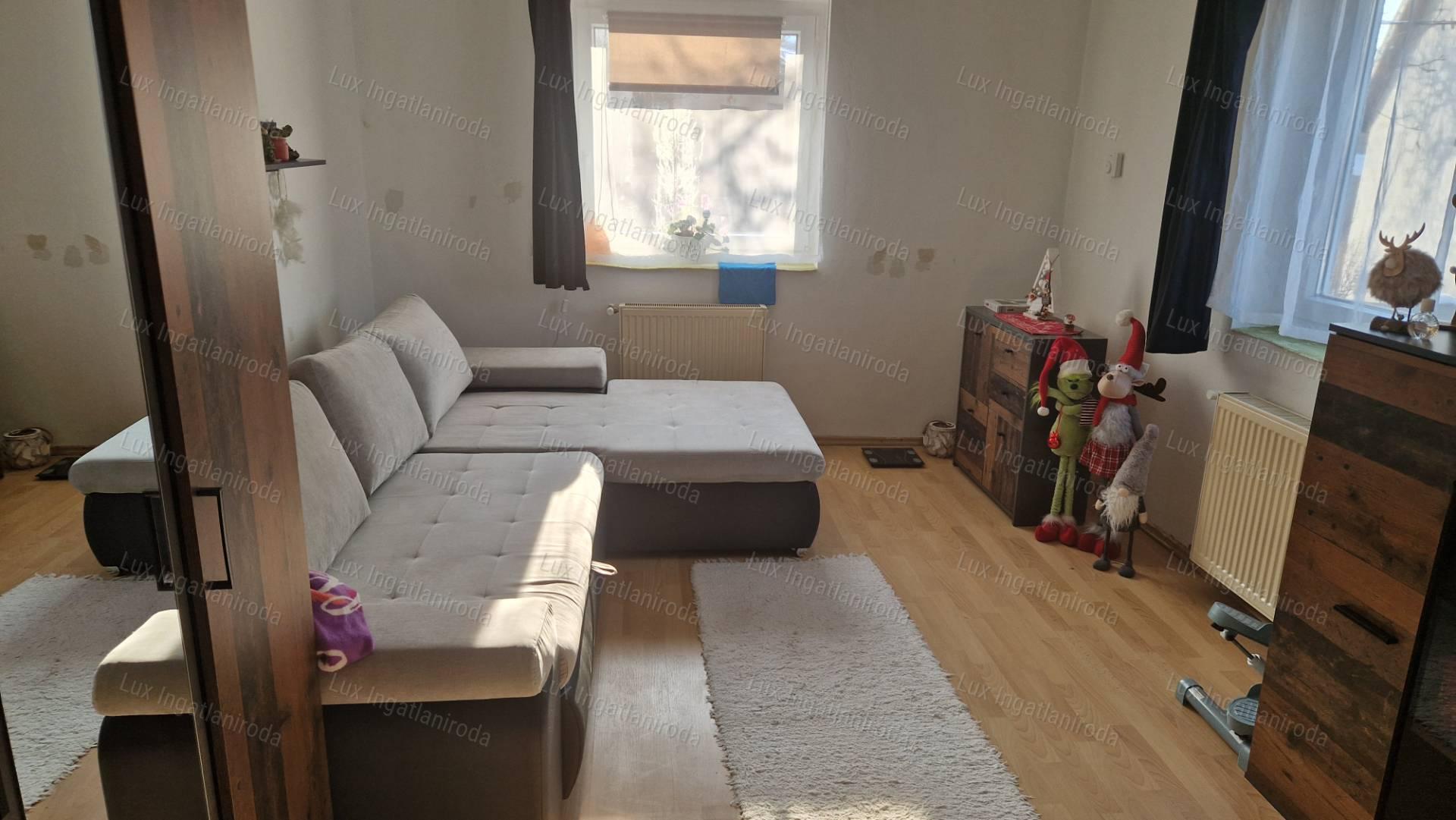 Felújított kétgenerációs ház Esztergom-Kertvárosban
