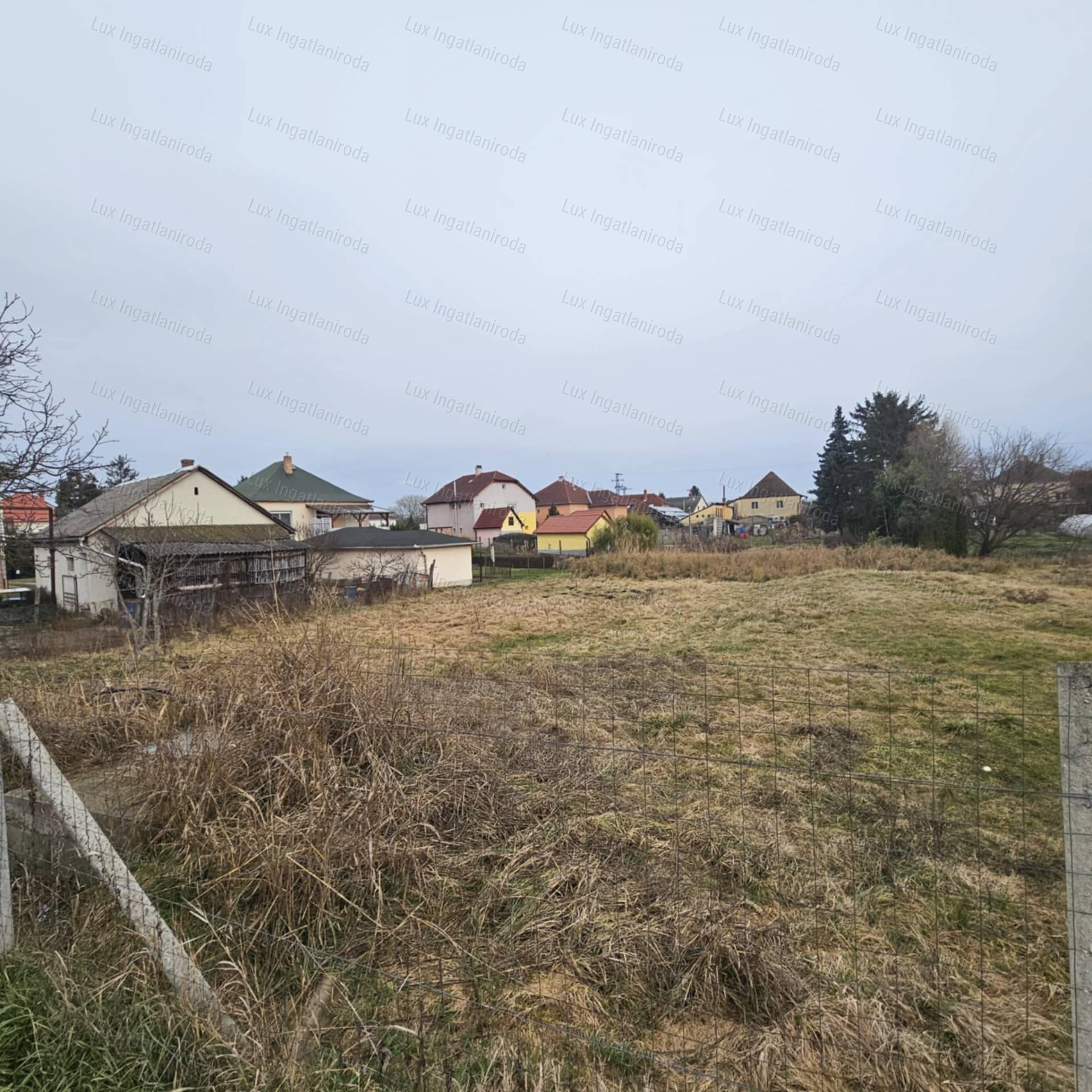 Eladó építési telek Kecskéd szívében! Csendes, forgalommentes környezetben!