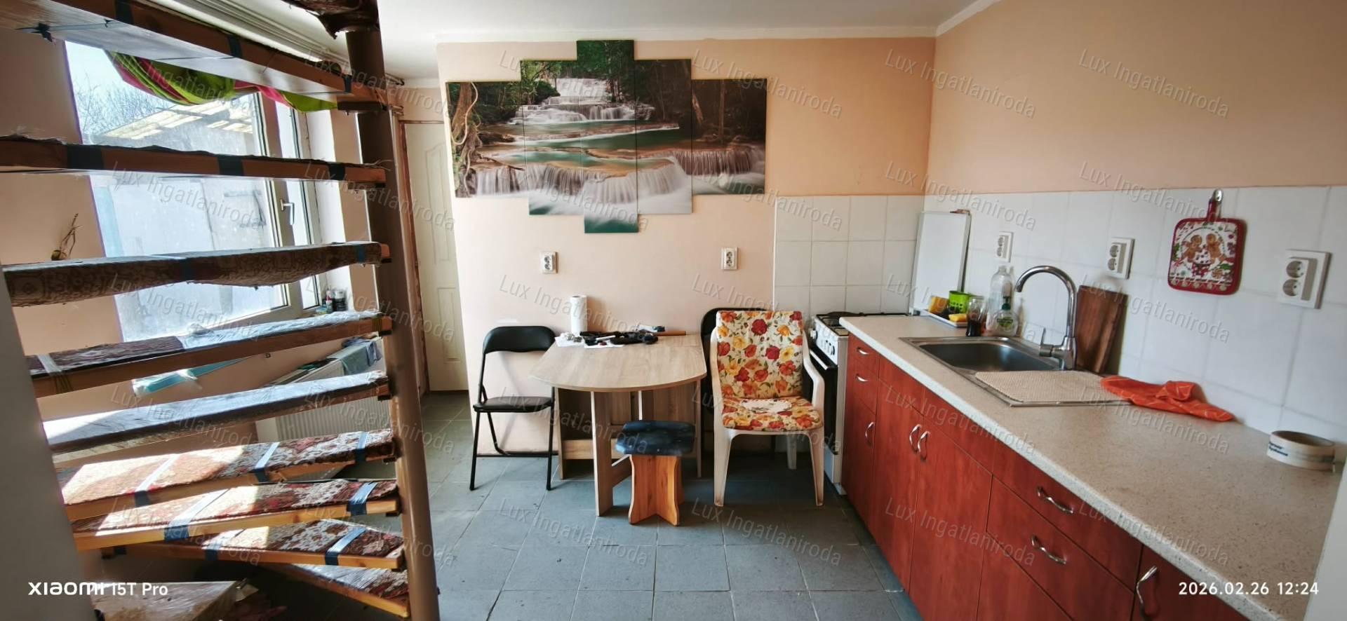 Lakható, 3 szobás ház, nagy telekkel, Oroszlány, Nyíres dűlőben