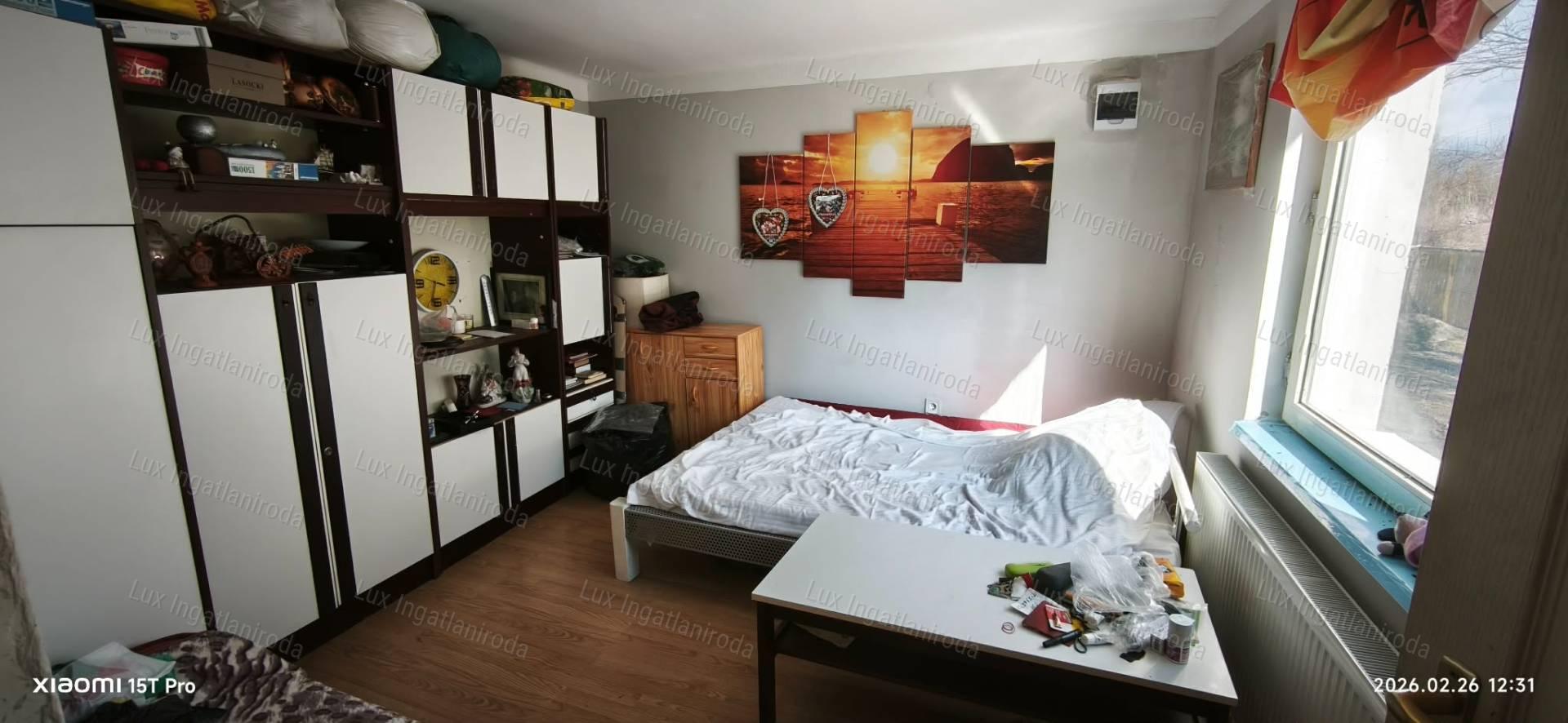 Lakható, 3 szobás ház, nagy telekkel, Oroszlány, Nyíres dűlőben