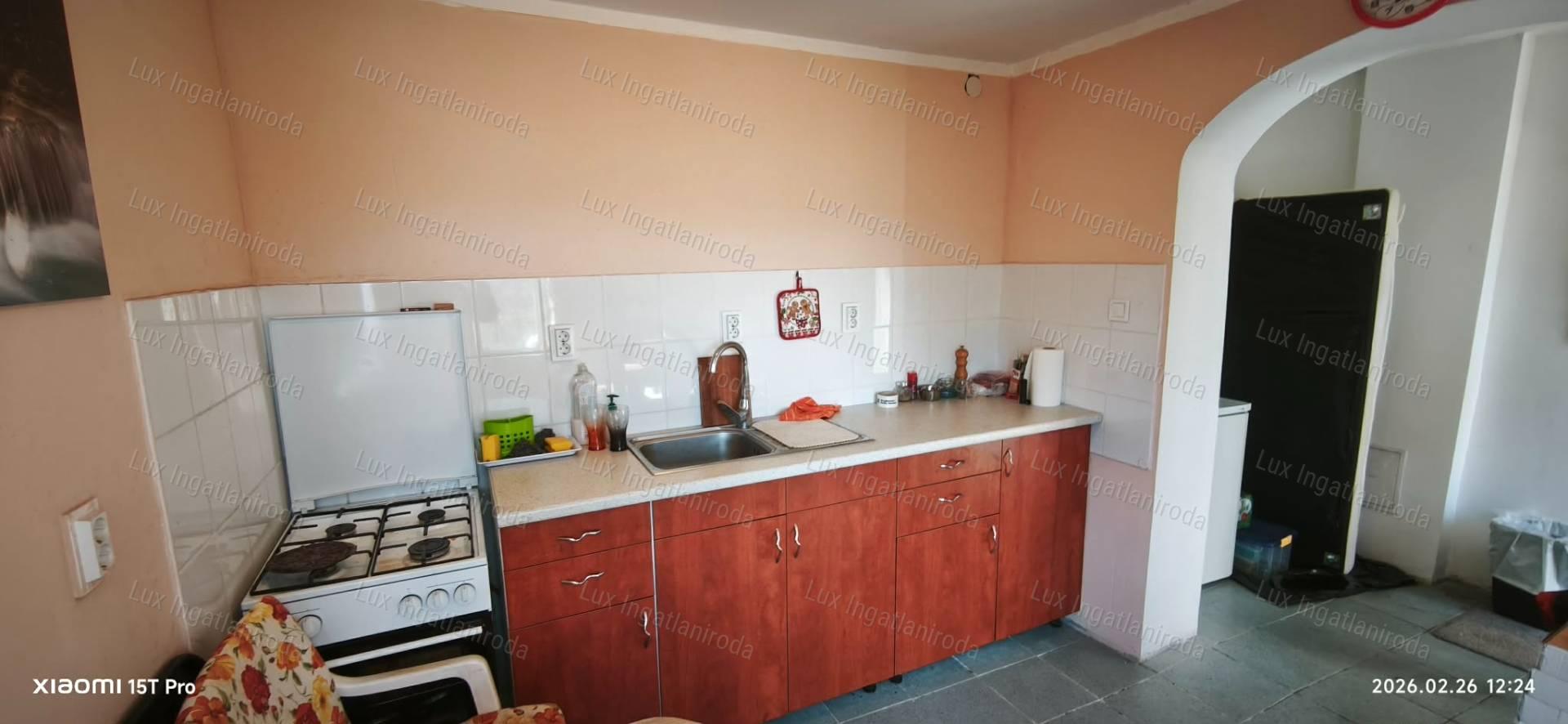 Lakható, 3 szobás ház, nagy telekkel, Oroszlány, Nyíres dűlőben