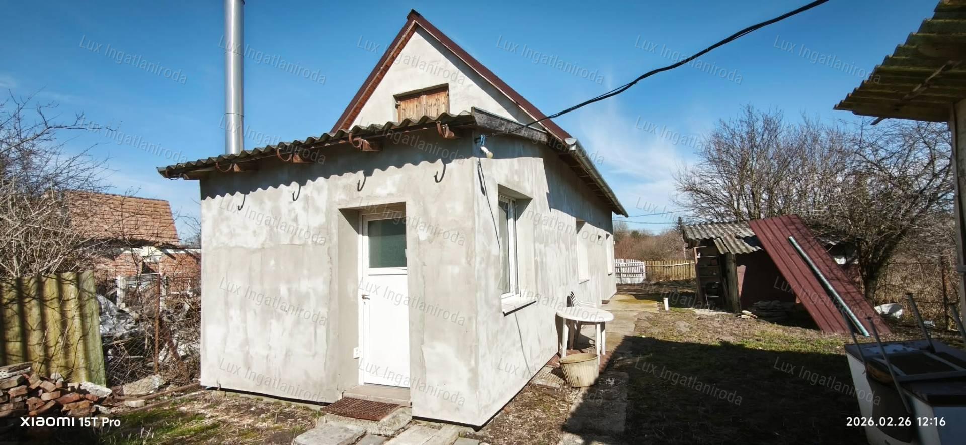 Lakható, 3 szobás ház, nagy telekkel, Oroszlány, Nyíres dűlőben