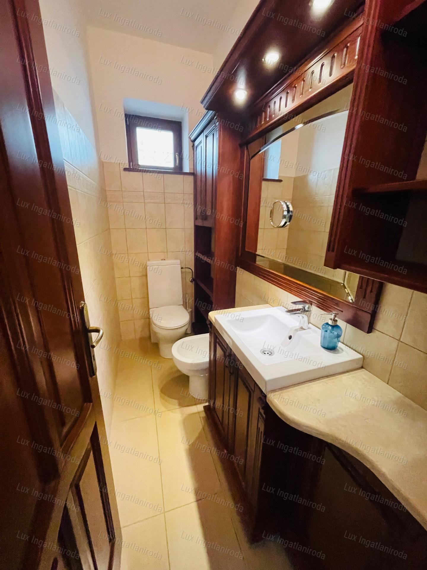 Mediterrán Luxus és High-Tech Kényelem Komárom szívében!