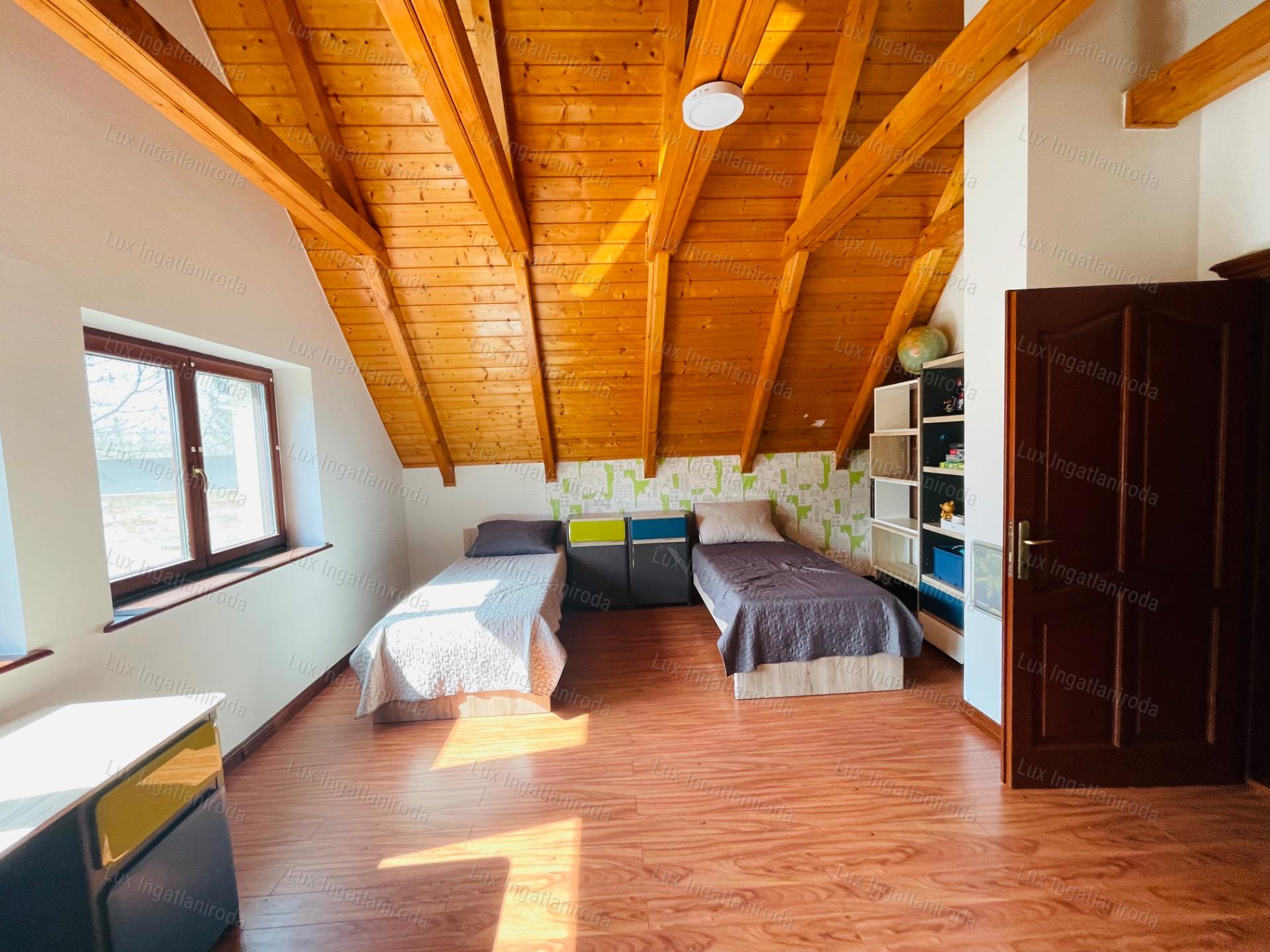 Mediterrán Luxus és High-Tech Kényelem Komárom szívében!