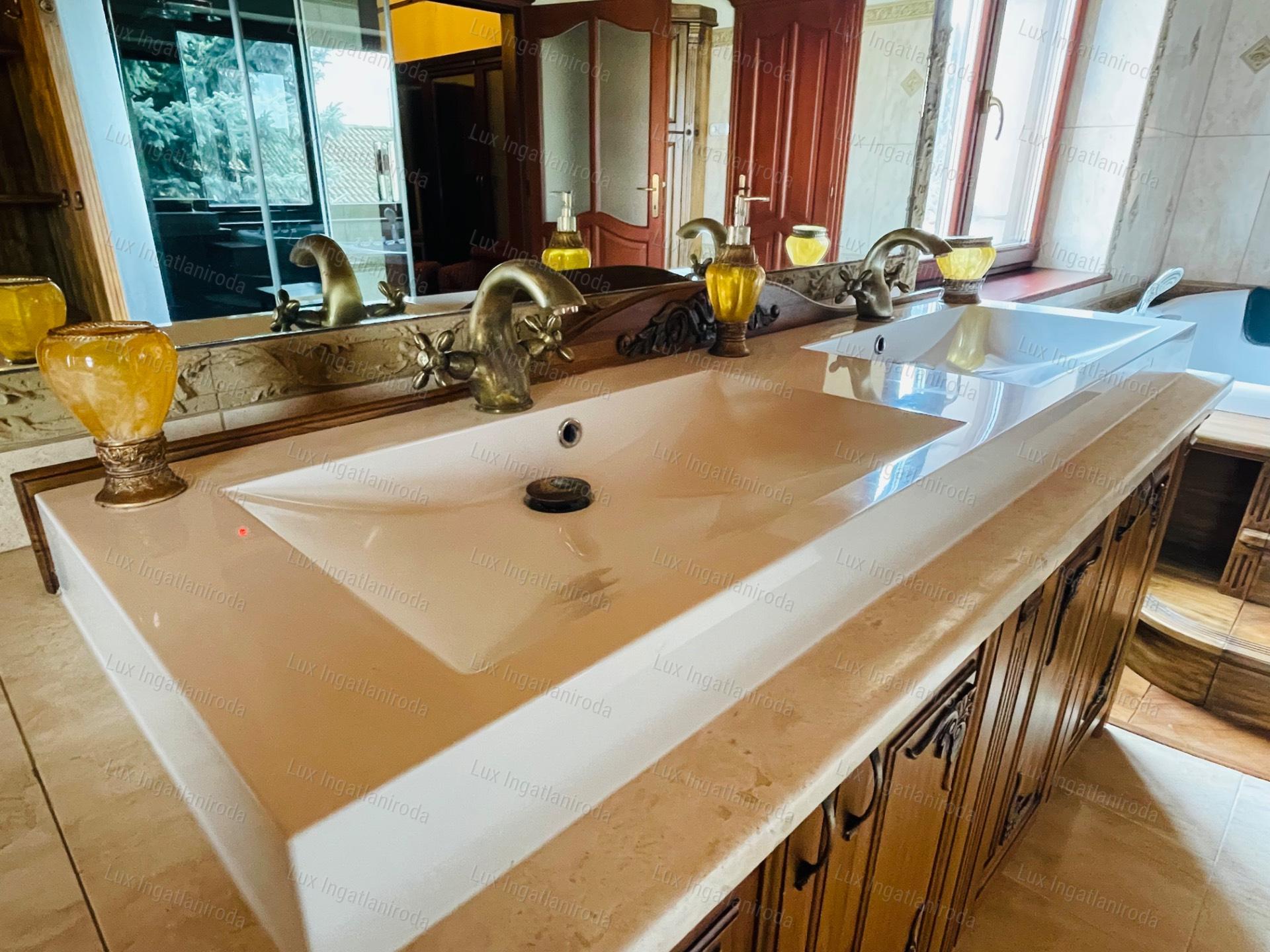 Mediterrán Luxus és High-Tech Kényelem Komárom szívében!