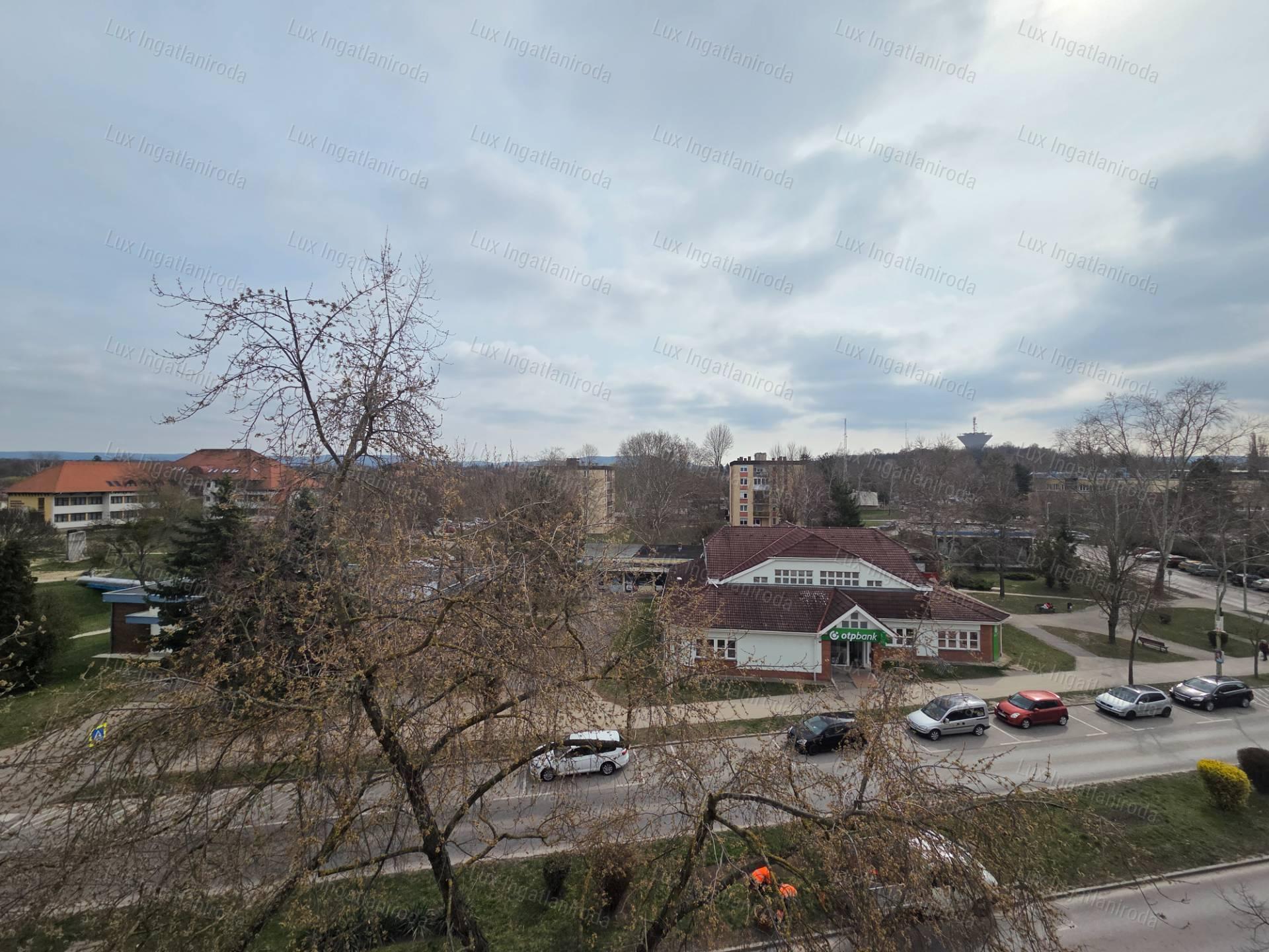 ÁRCSÖKKENTÉS! Eladó 53 m²-es lakás nagy erkéllyel Oroszlányban!