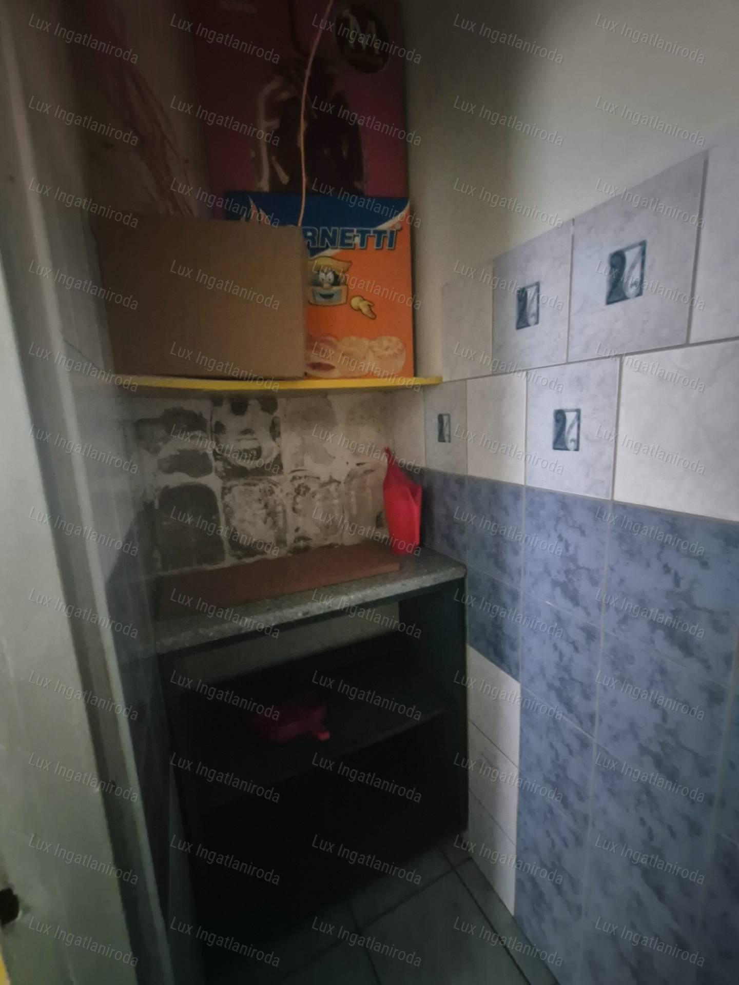 ELADÓ üzlethelyiség a KONZUM emeletén!