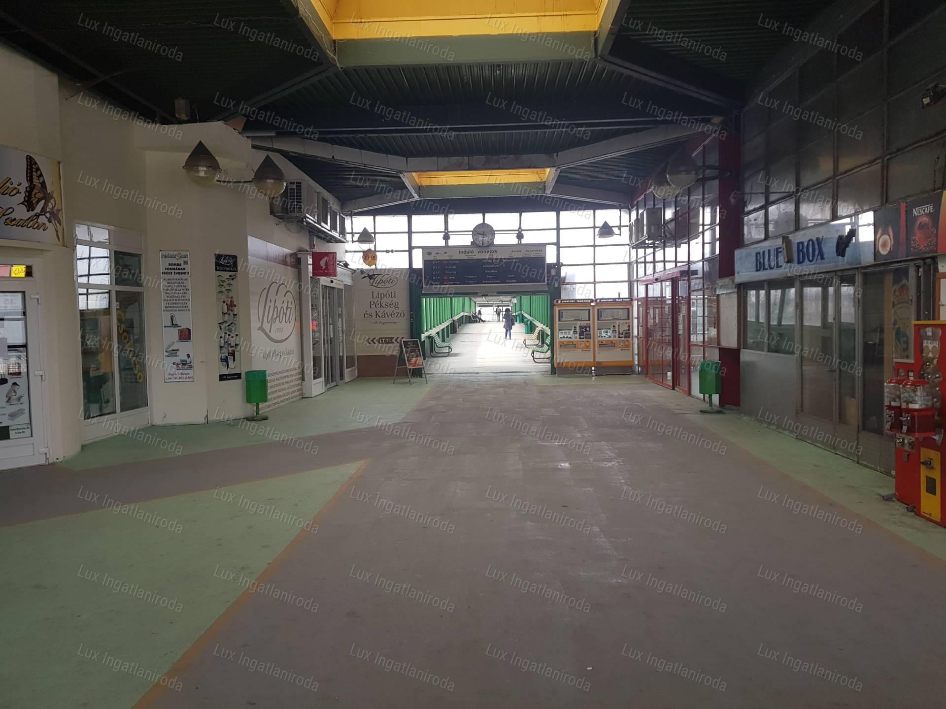 ELADÓ üzlethelyiség a KONZUM emeletén  !