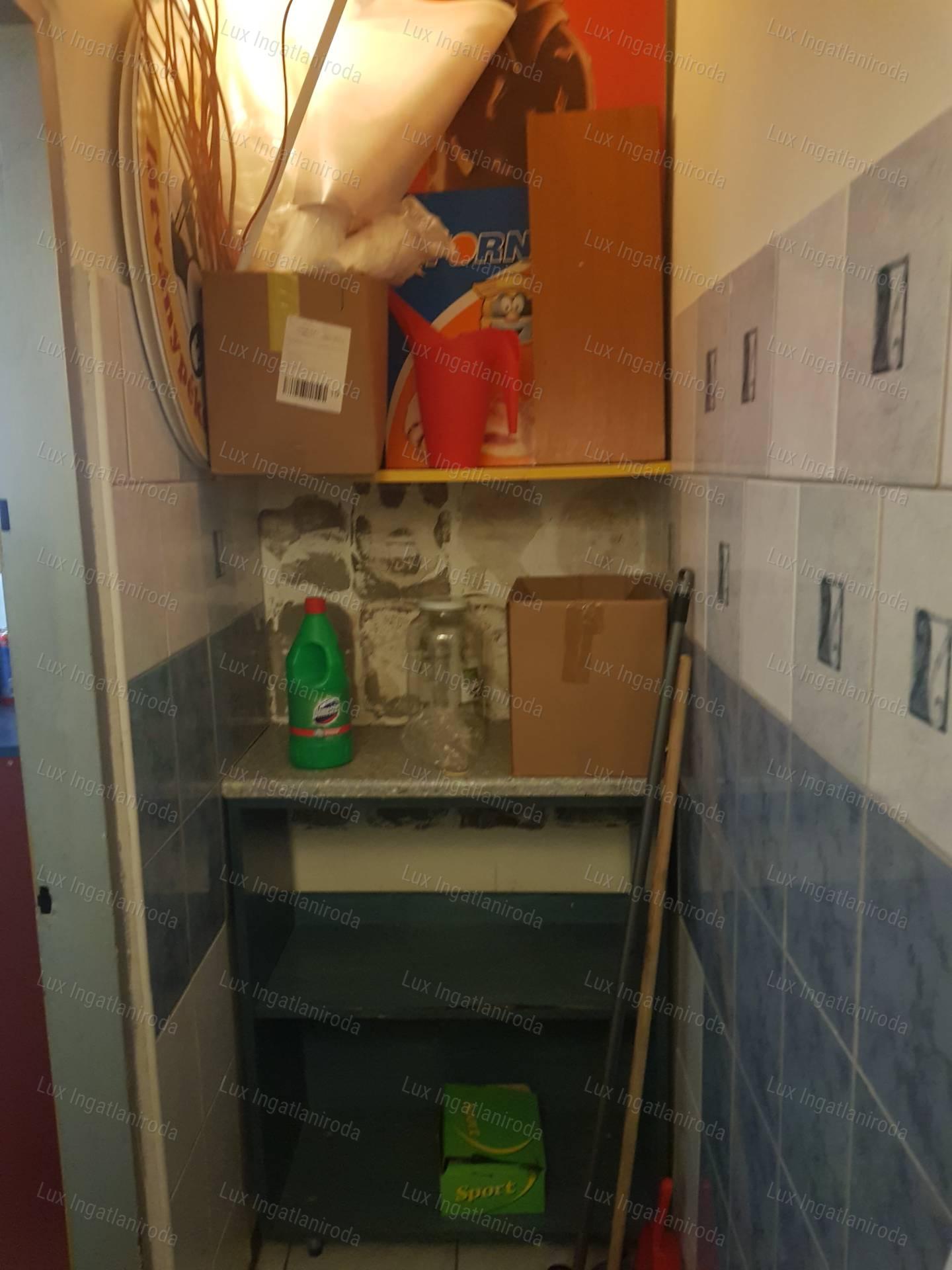 ELADÓ üzlethelyiség a KONZUM emeletén  !