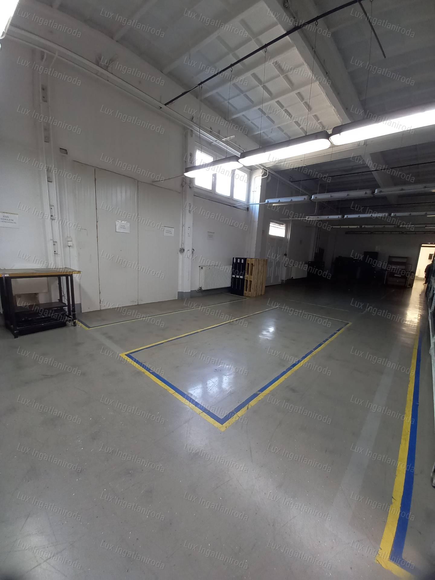 Kiváló megközelíthetőségű ipari ingatlan 5513m²-es telken Almásfüzitőn