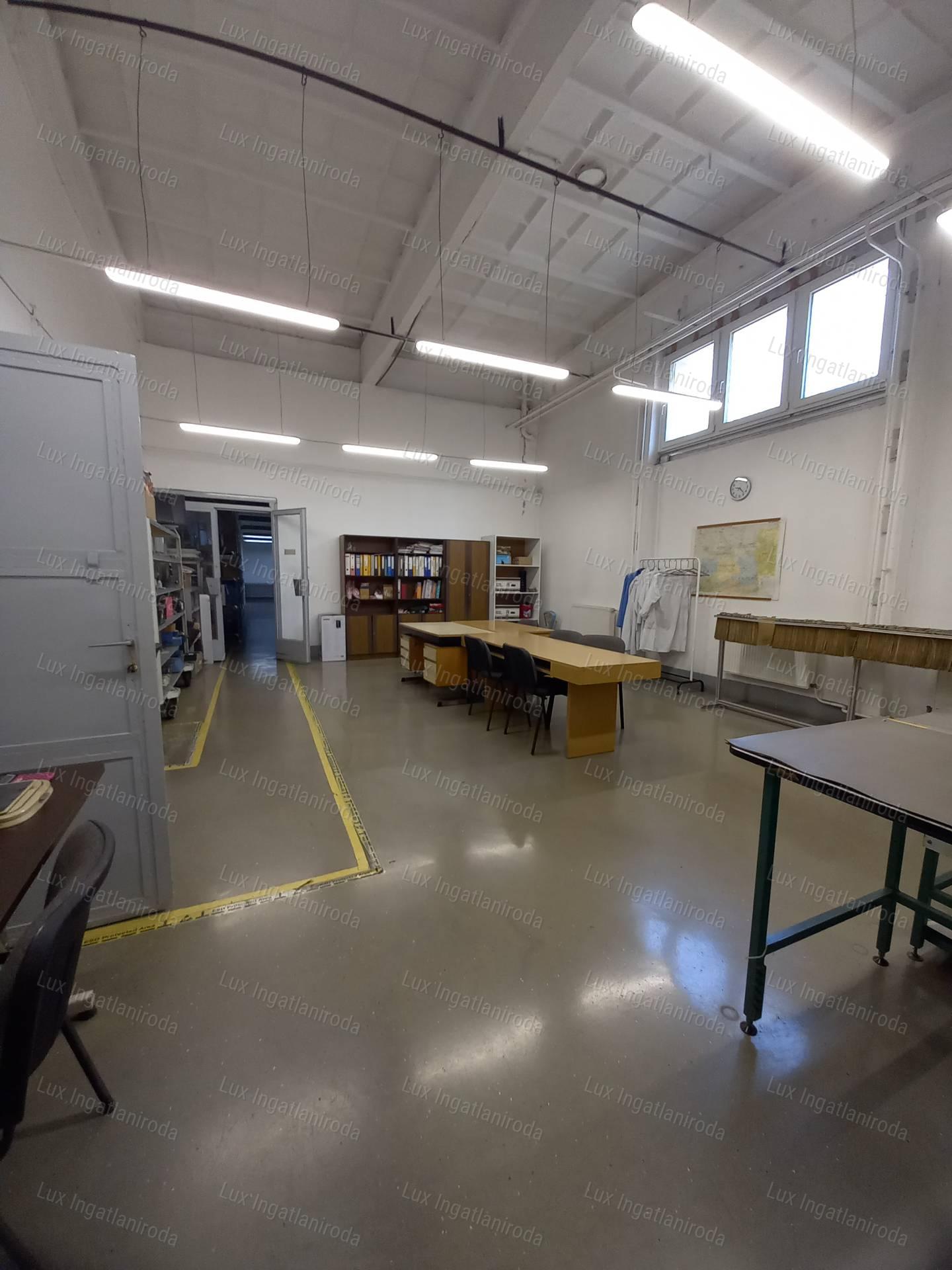 Kiváló megközelíthetőségű ipari ingatlan 5513m²-es telken Almásfüzitőn