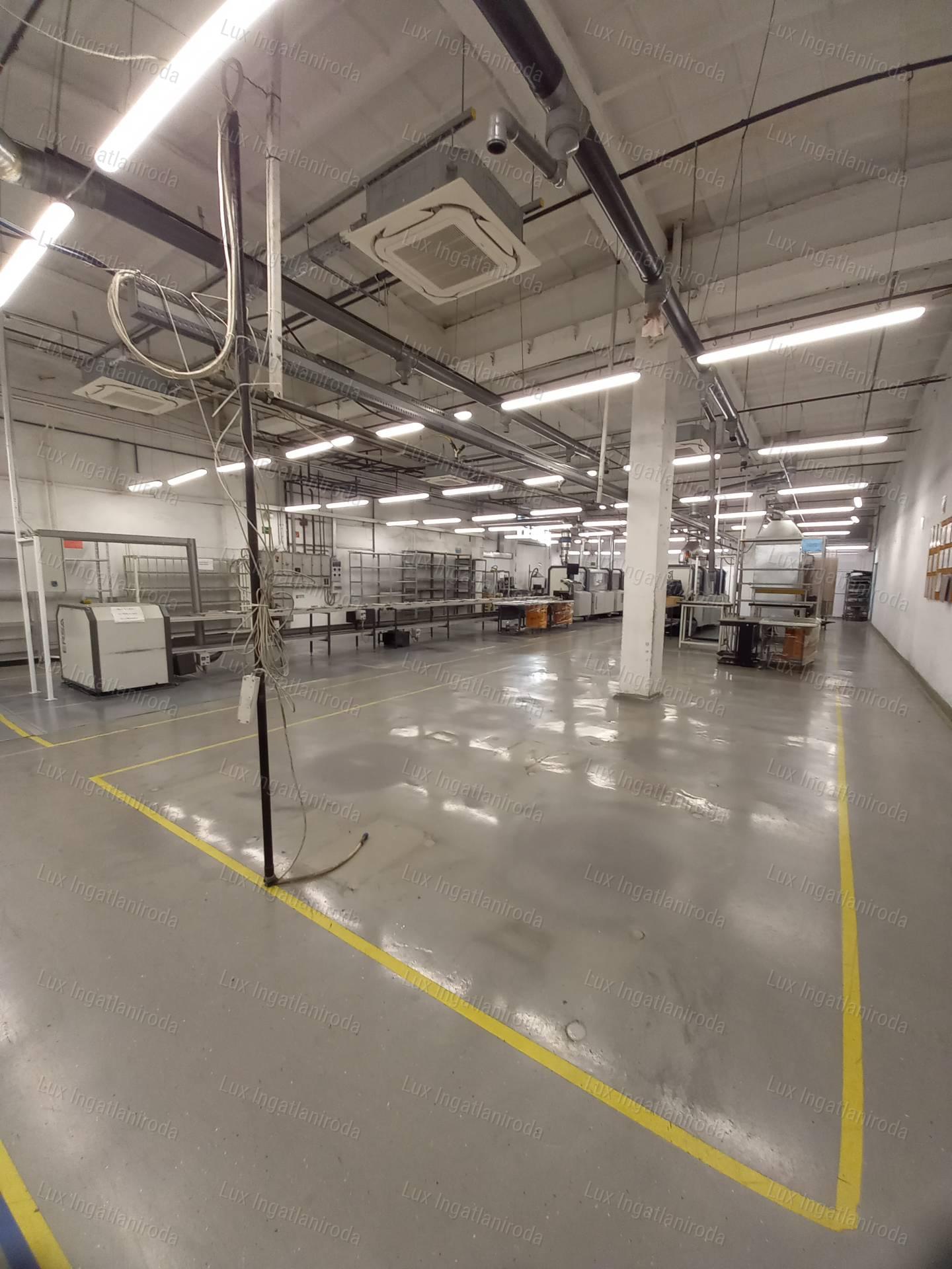 Kiváló megközelíthetőségű ipari ingatlan 5513m²-es telken Almásfüzitőn
