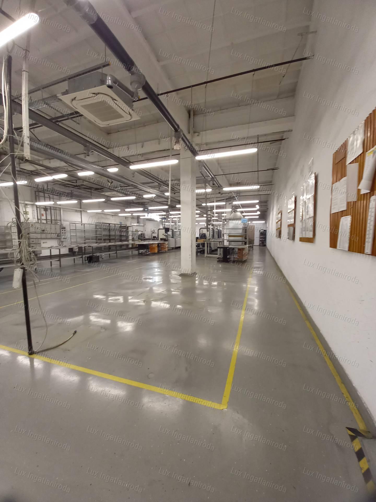 Kiváló megközelíthetőségű ipari ingatlan 5513m²-es telken Almásfüzitőn