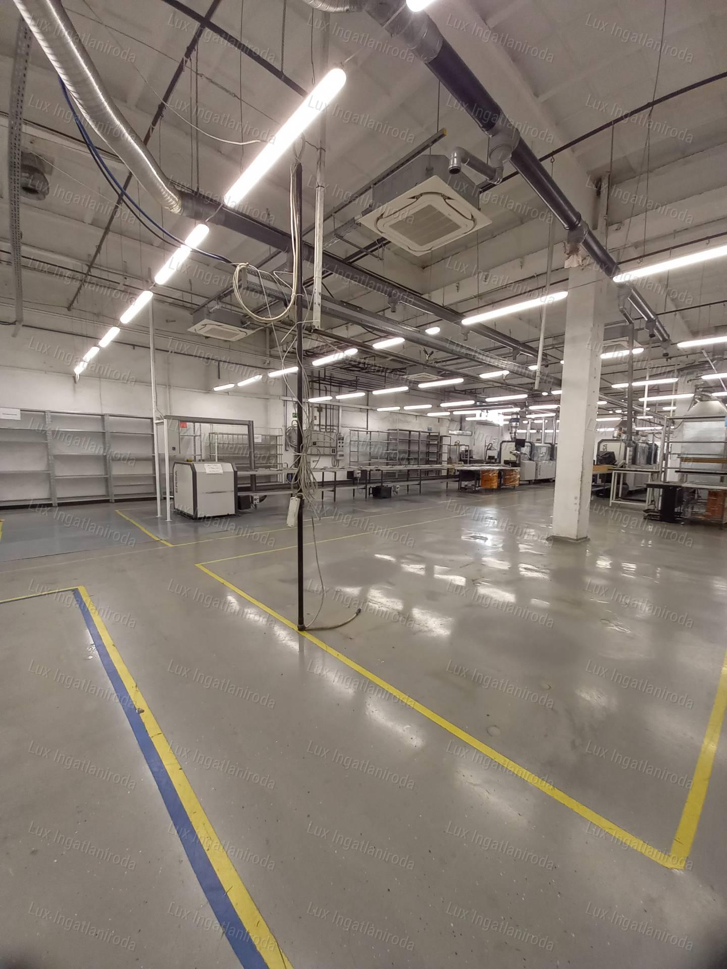 Kiváló megközelíthetőségű ipari ingatlan 5513m²-es telken Almásfüzitőn