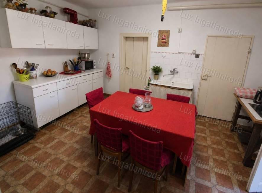 Oroszlány családi ház