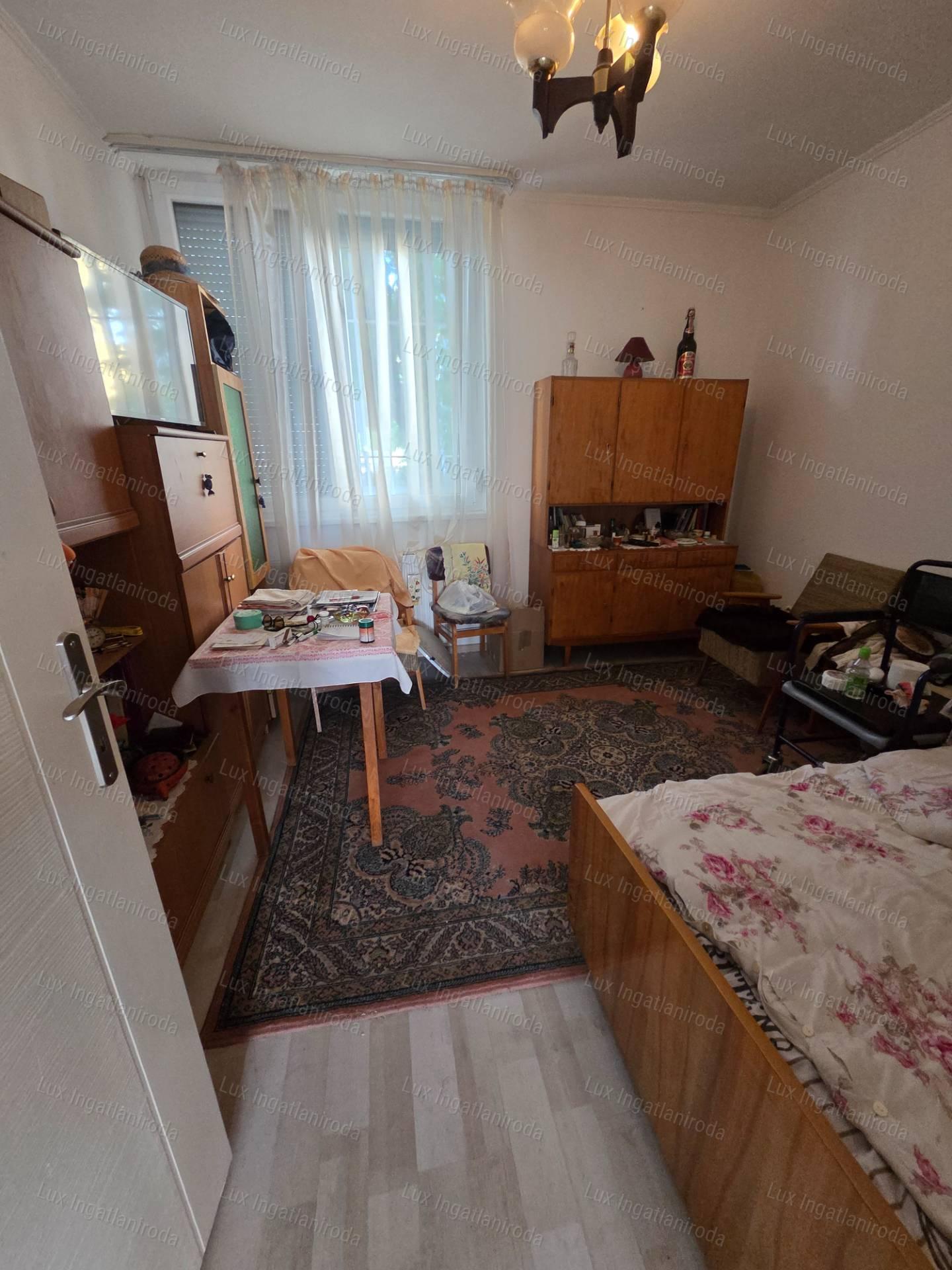 Azonnal költözhető, földszinti téglalakás Tatabánya kedvelt részén!