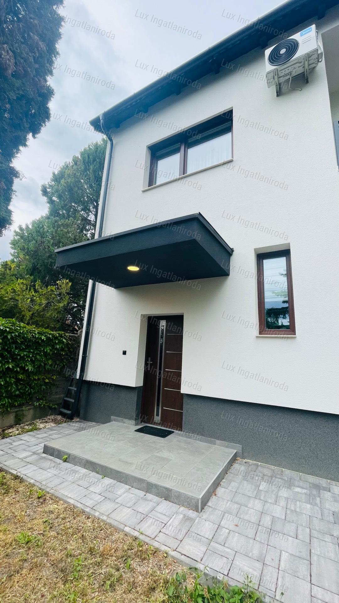 Eladó 94 m2-es társasházi lakás Komáromban, 500 m2-es saját kerttel!