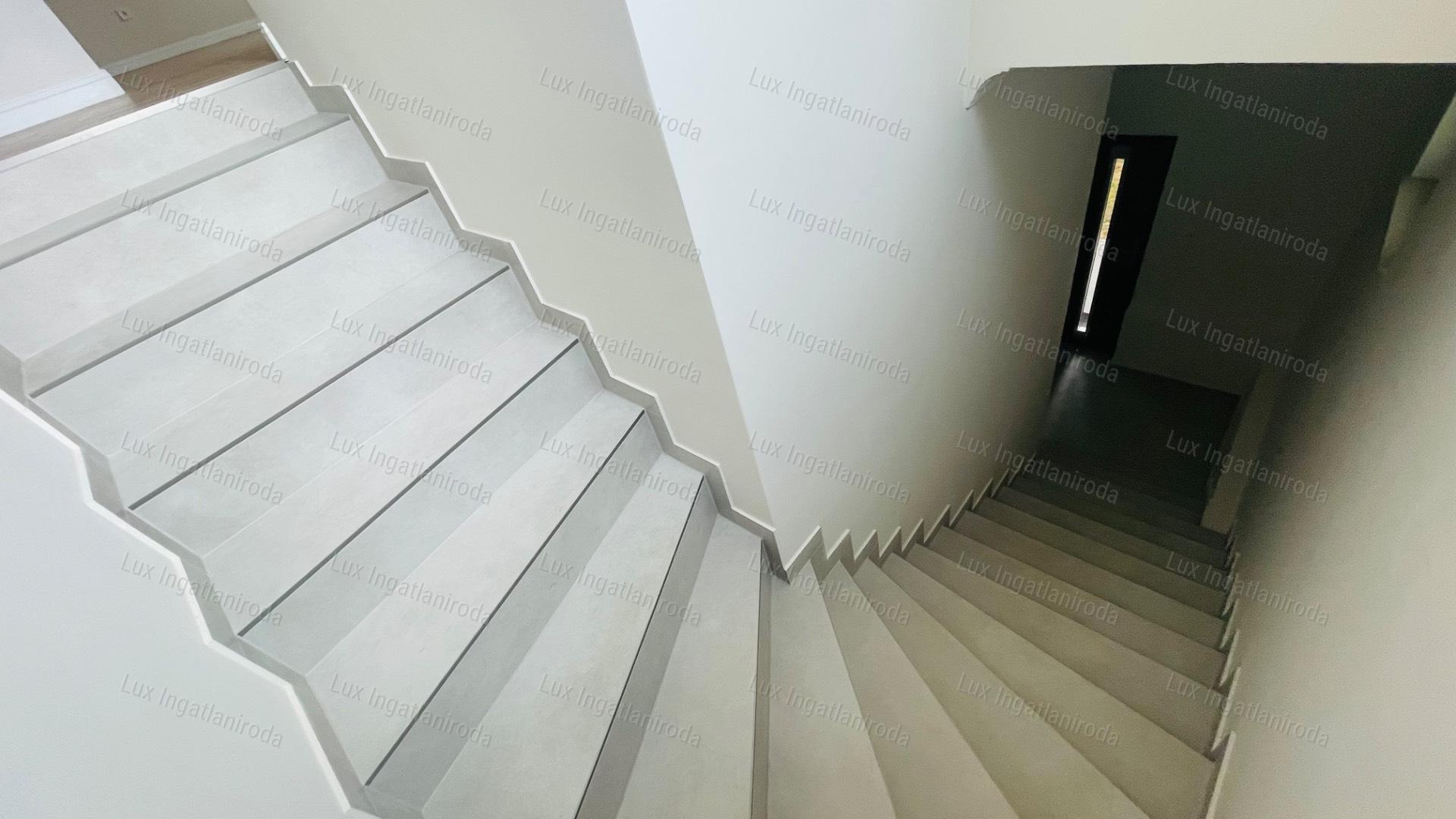 Eladó 94 m2-es társasházi lakás Komáromban, 500 m2-es saját kerttel!