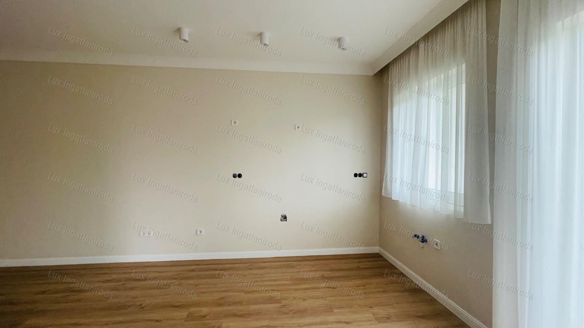 Eladó 94 m2-es társasházi lakás Komáromban, 500 m2-es saját kerttel!