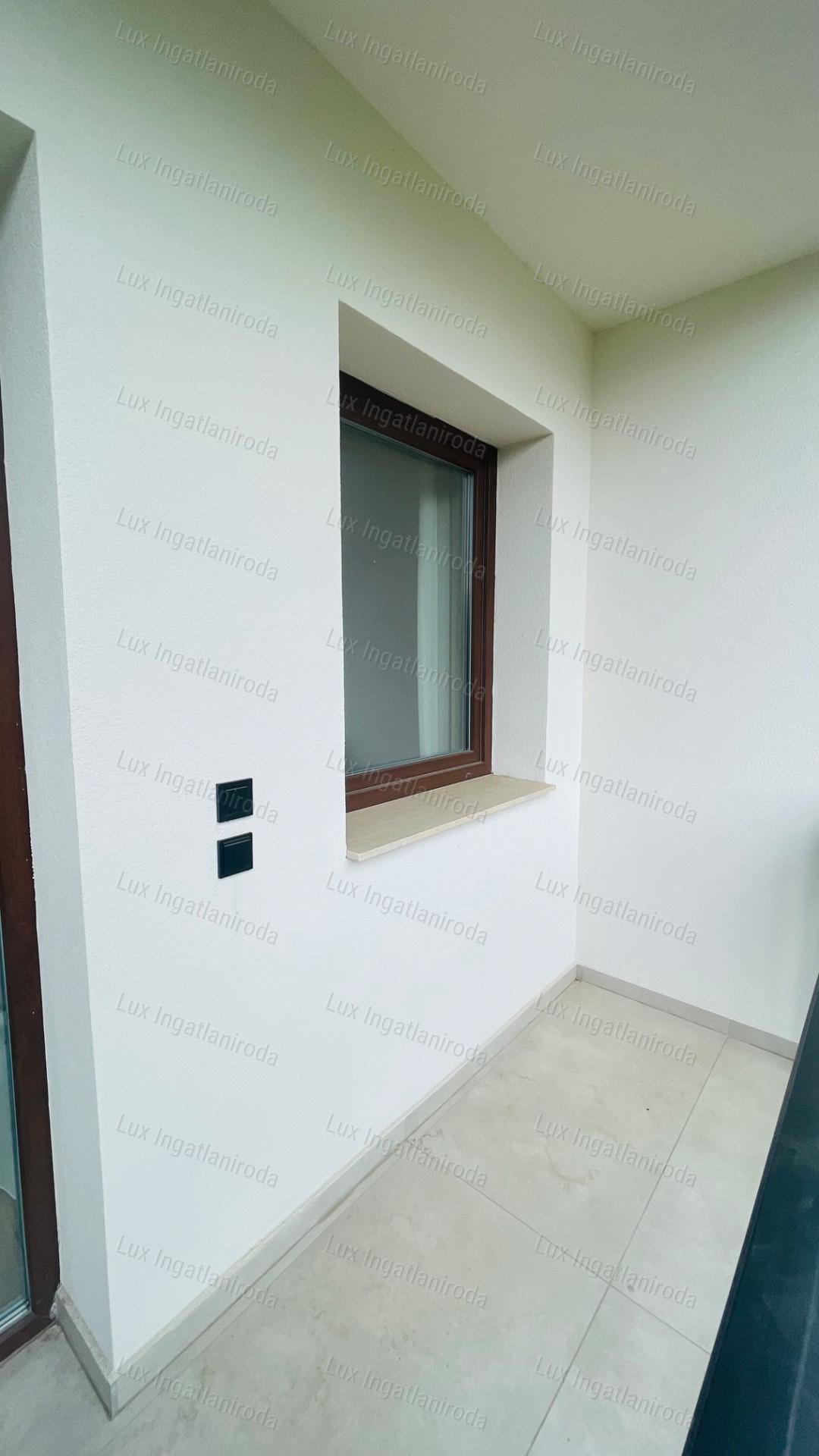 Eladó 94 m2-es társasházi lakás Komáromban, 500 m2-es saját kerttel!