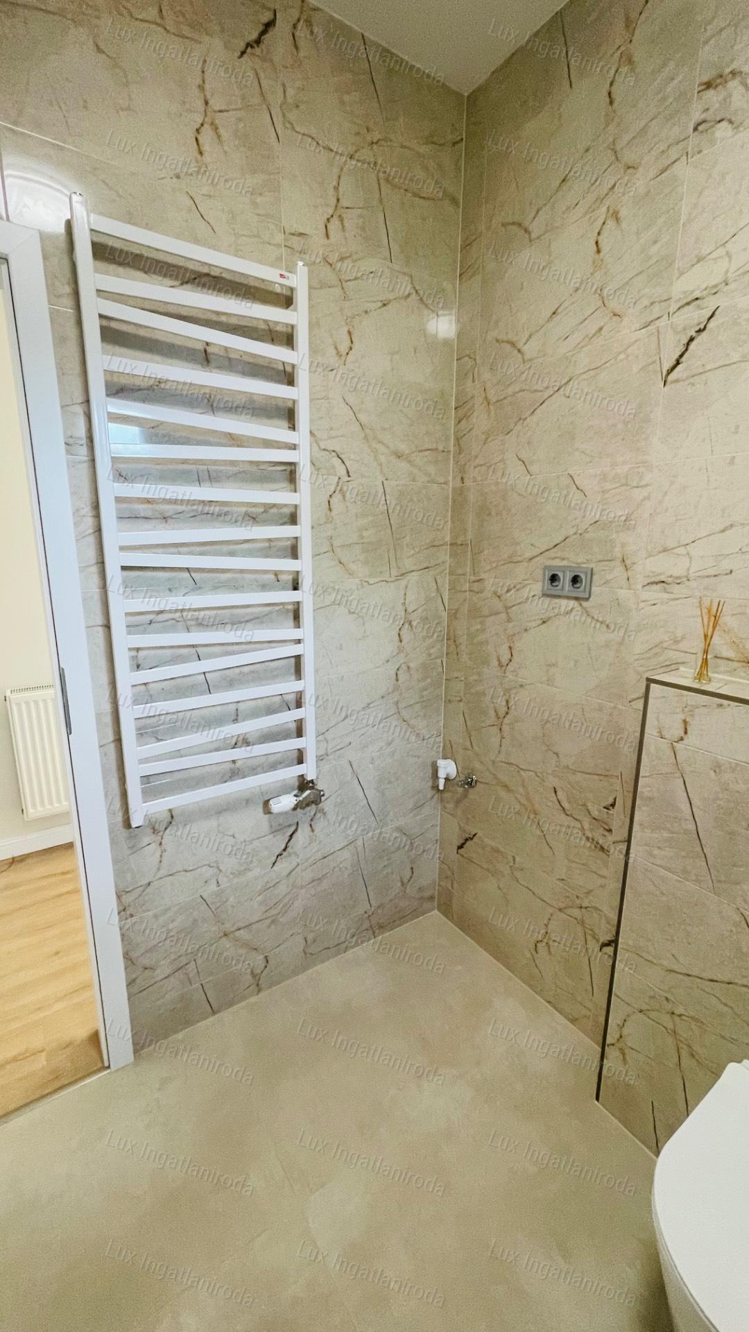 Eladó 94 m2-es társasházi lakás Komáromban, 500 m2-es saját kerttel!