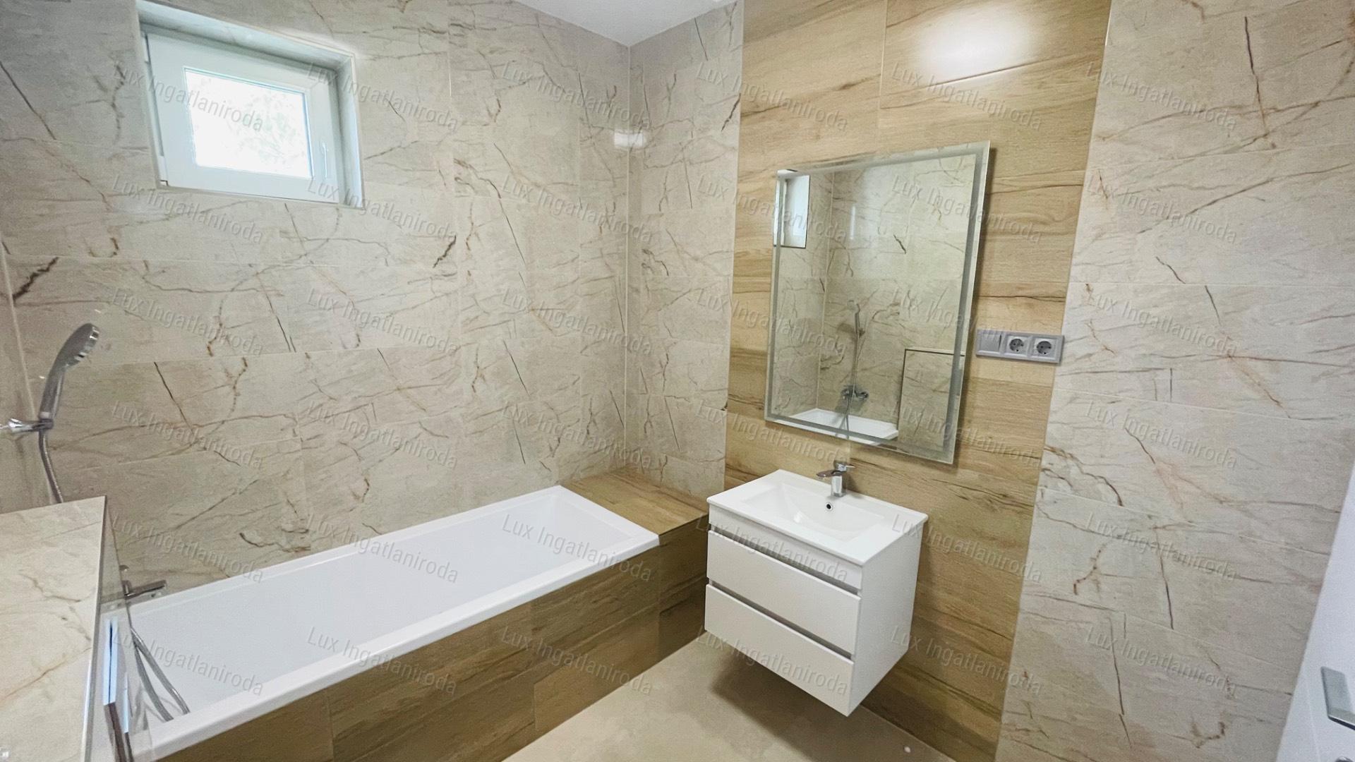 Eladó 94 m2-es társasházi lakás Komáromban, 500 m2-es saját kerttel!
