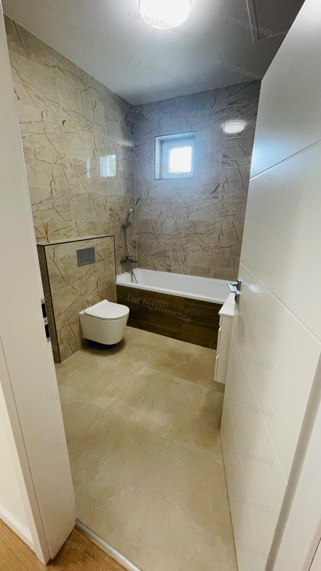 Eladó 94 m2-es társasházi lakás Komáromban, 500 m2-es saját kerttel!