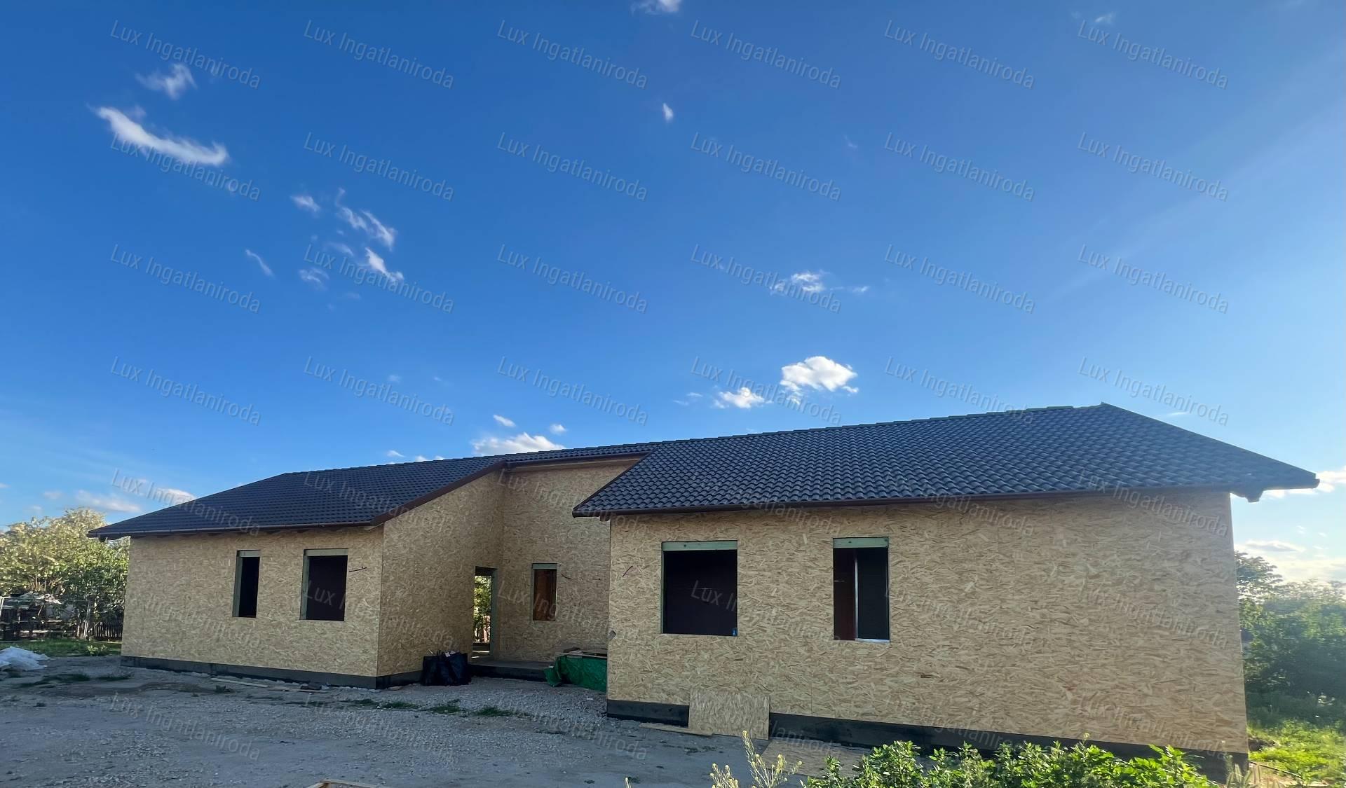 Eladó 81m2-es új épitésü, kulcsrakész családi házak Ácson!