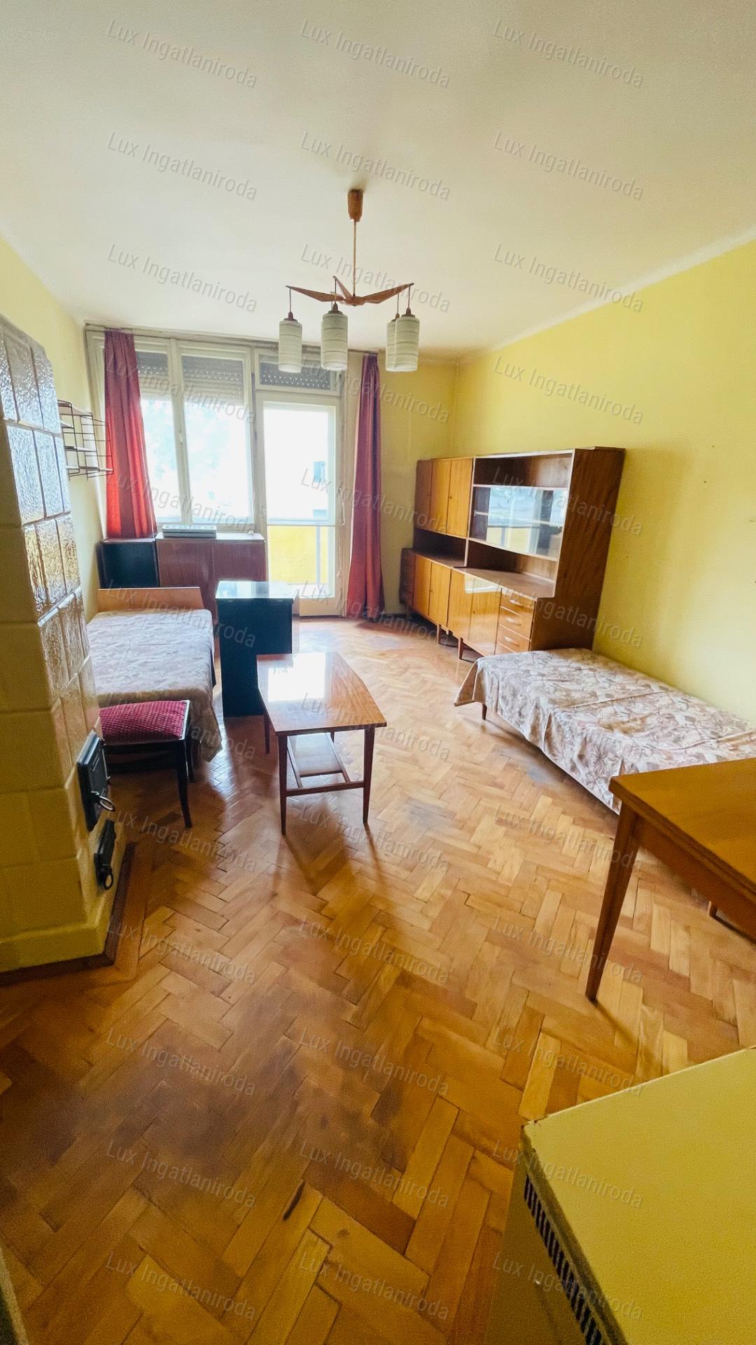 Eladó egy szigetelt 54 m²-es lakás Komárom közkedvelt részén!