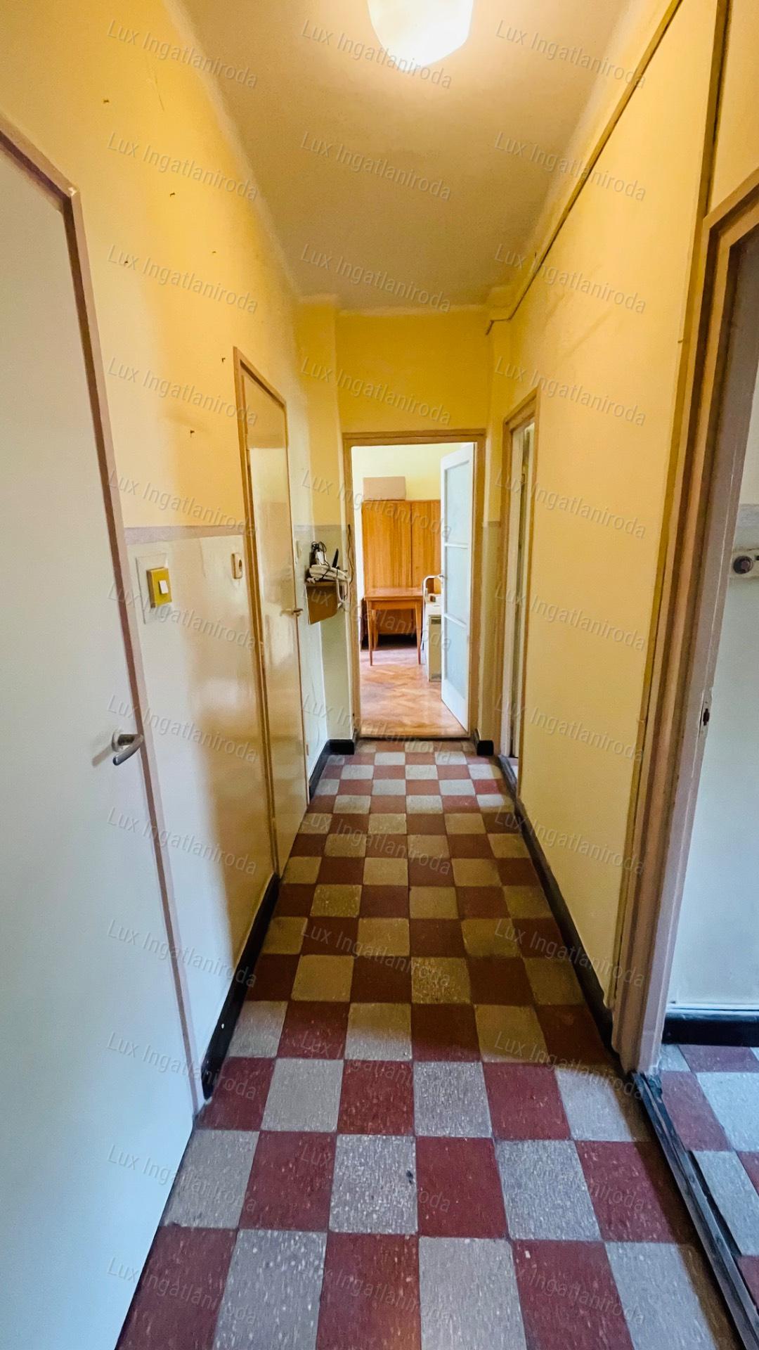 Eladó egy szigetelt 54 m²-es lakás Komárom közkedvelt részén!