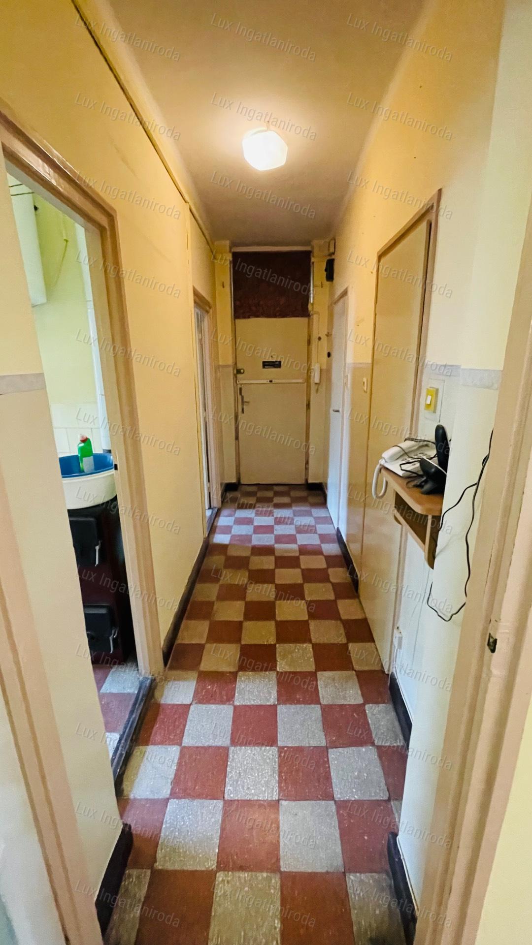 Eladó egy szigetelt 54 m²-es lakás Komárom közkedvelt részén!