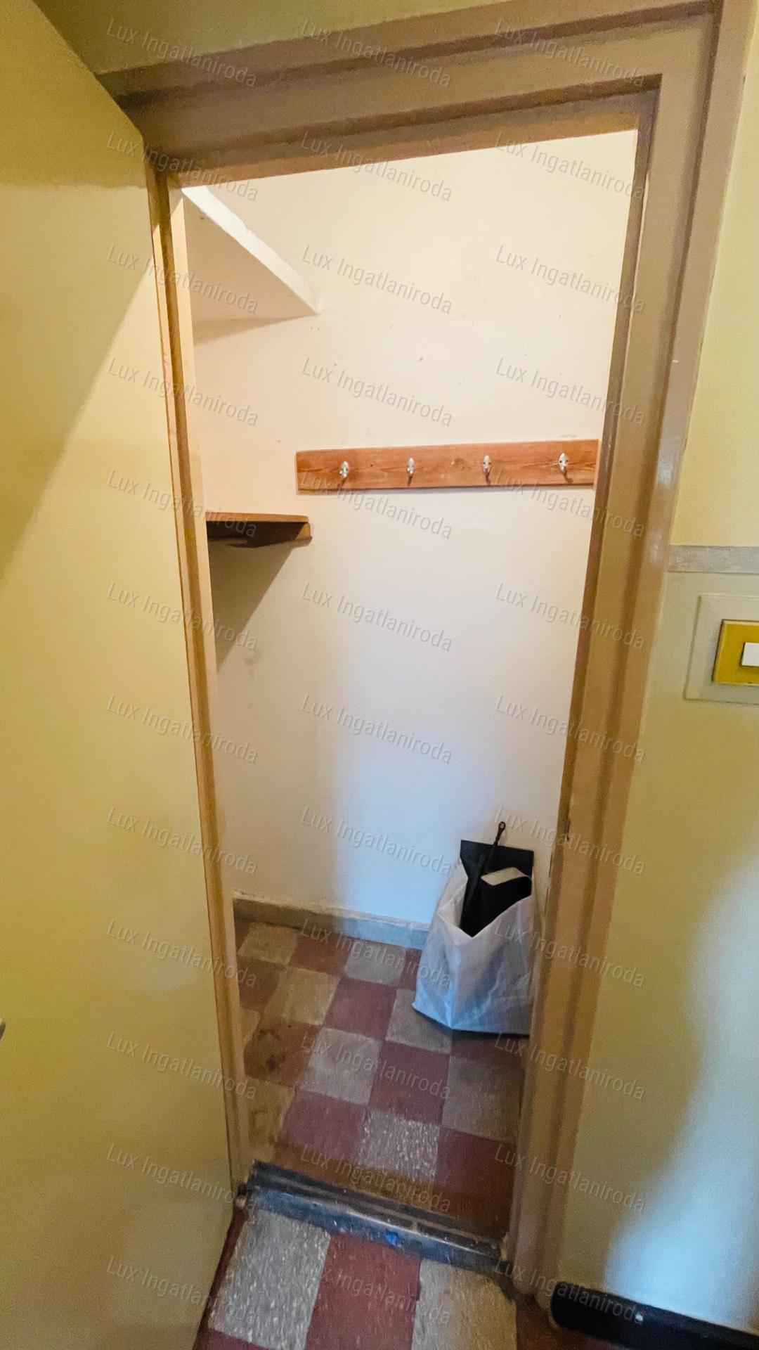 Eladó egy szigetelt 54 m²-es lakás Komárom közkedvelt részén!