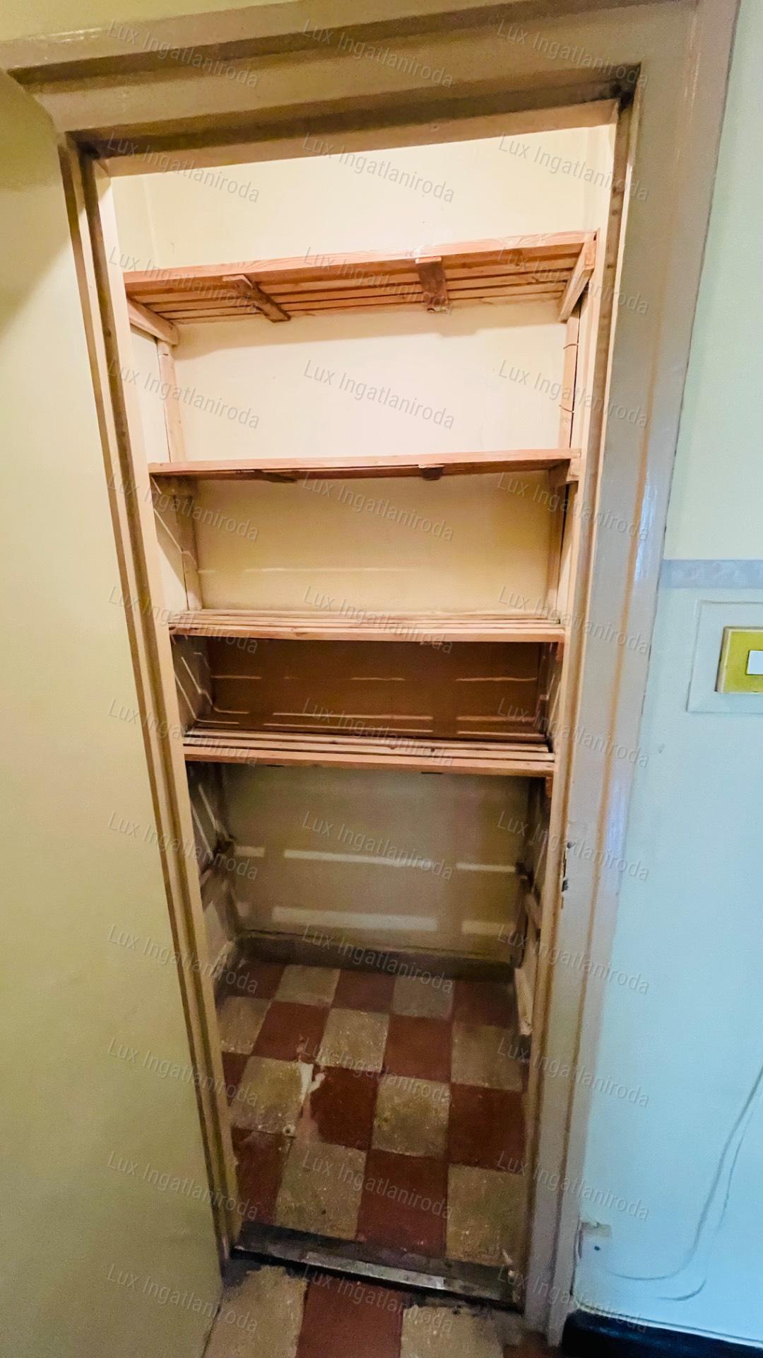 Eladó egy szigetelt 54 m²-es lakás Komárom közkedvelt részén!