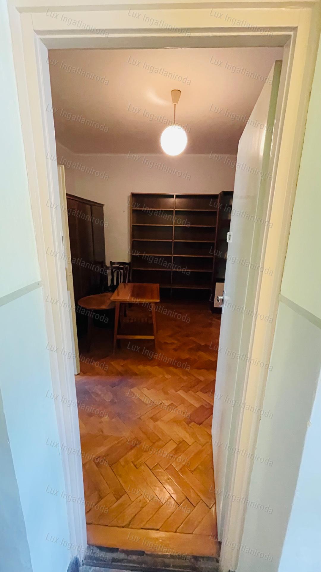Eladó egy szigetelt 54 m²-es lakás Komárom közkedvelt részén!